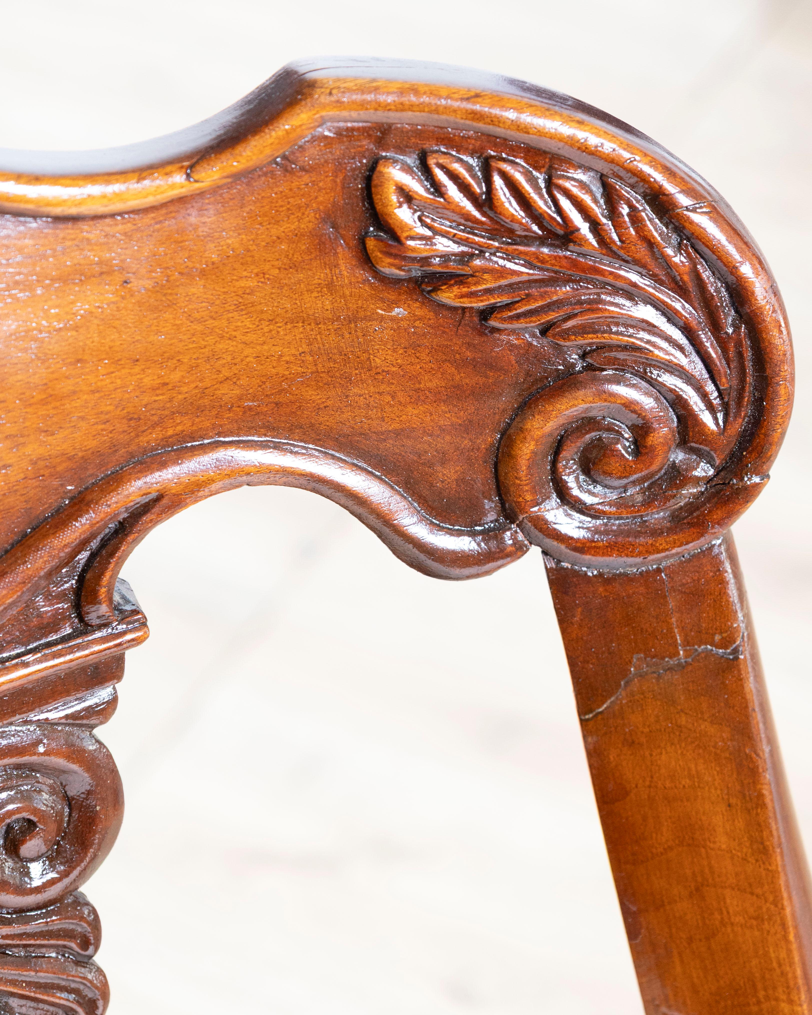 Set of Four 19th-Century Lombard Gondola Chairs in Carved Walnut For Sale 6
