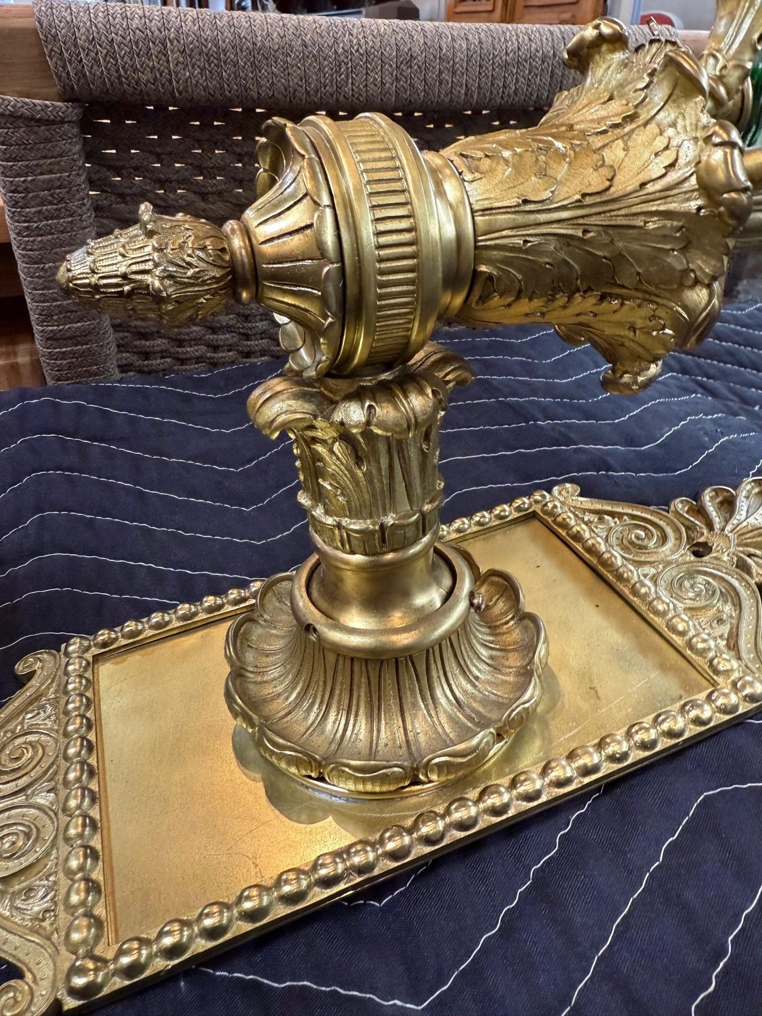 Set di quattro lampade da parete in bronzo in stile Luigi XVI del XIX secolo in vendita 7