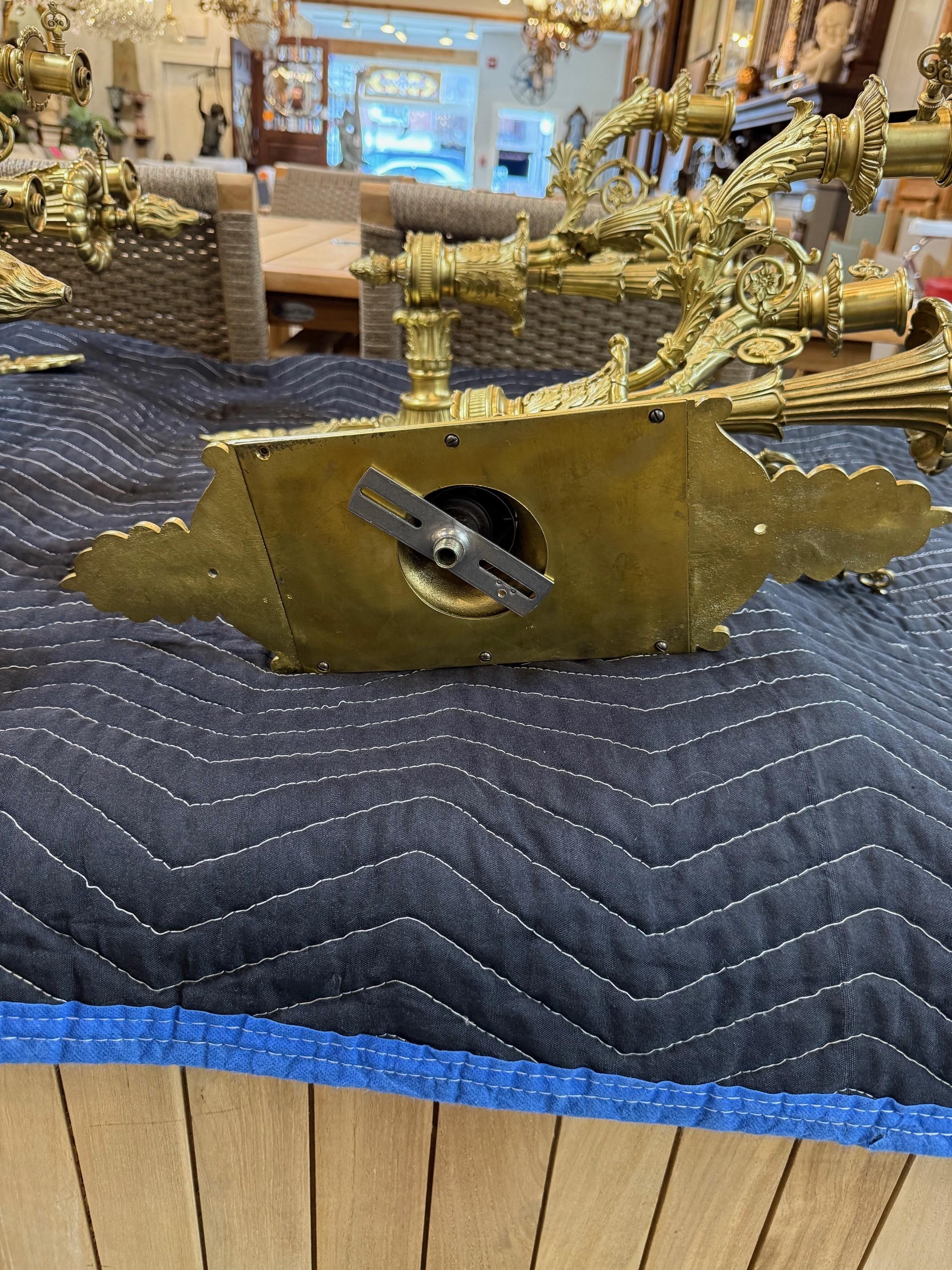 Set di quattro lampade da parete in bronzo in stile Luigi XVI del XIX secolo in vendita 11