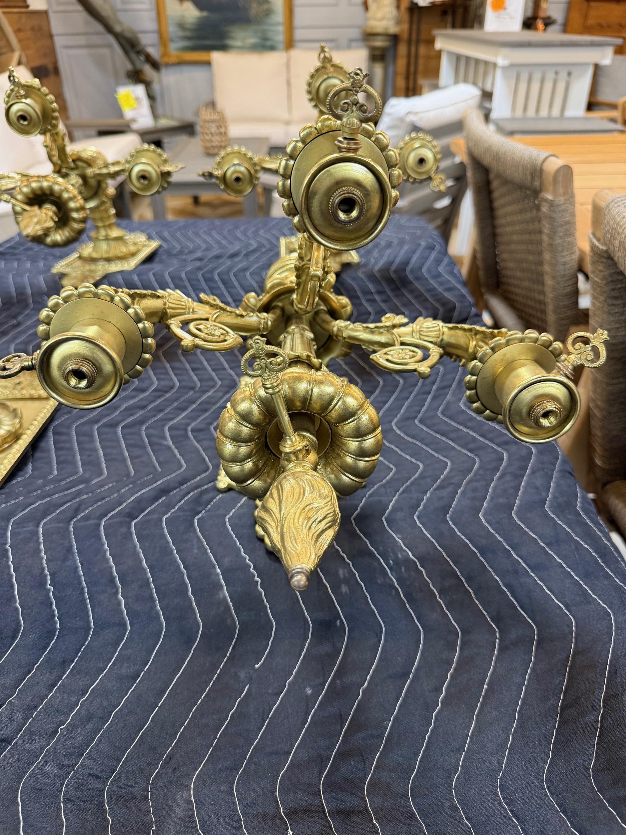 Bronzo Set di quattro lampade da parete in bronzo in stile Luigi XVI del XIX secolo in vendita