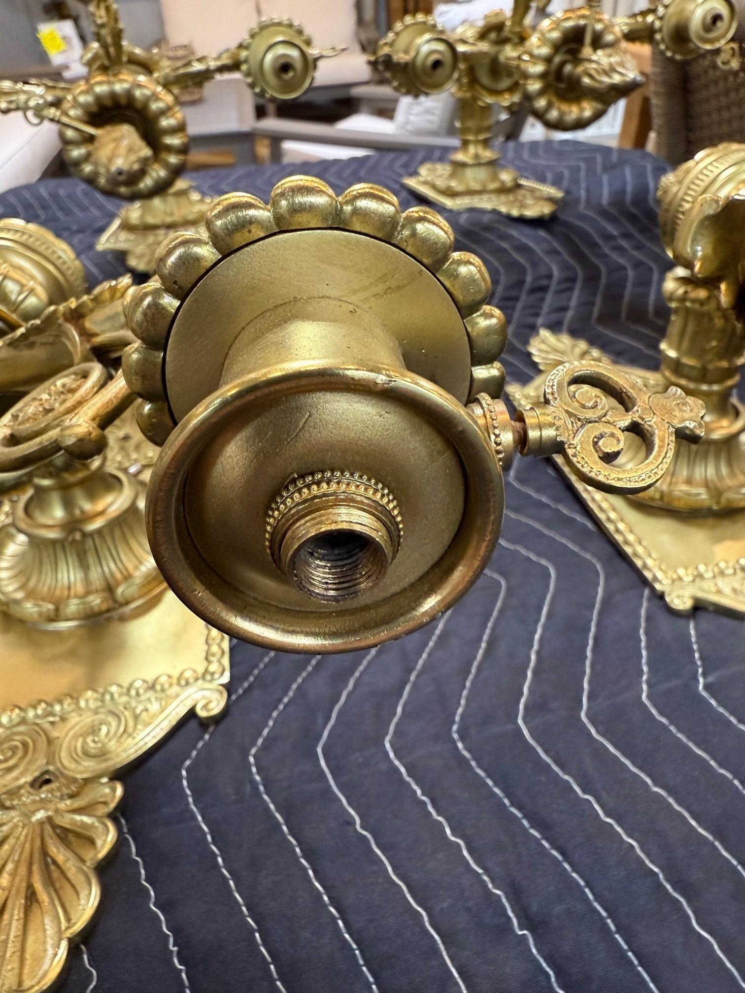 Set di quattro lampade da parete in bronzo in stile Luigi XVI del XIX secolo in vendita 1