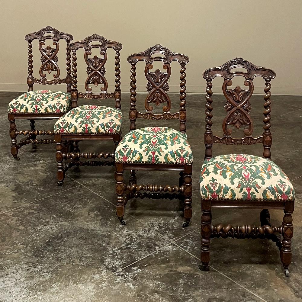 Cet ensemble de quatre chaises d'appoint du XIXe siècle, de style Louis XIV et d'époque Napoléon III, est un exemple exceptionnel de la renaissance du style et du flair français intemporel qui a eu lieu pendant le règne du dernier monarque français.