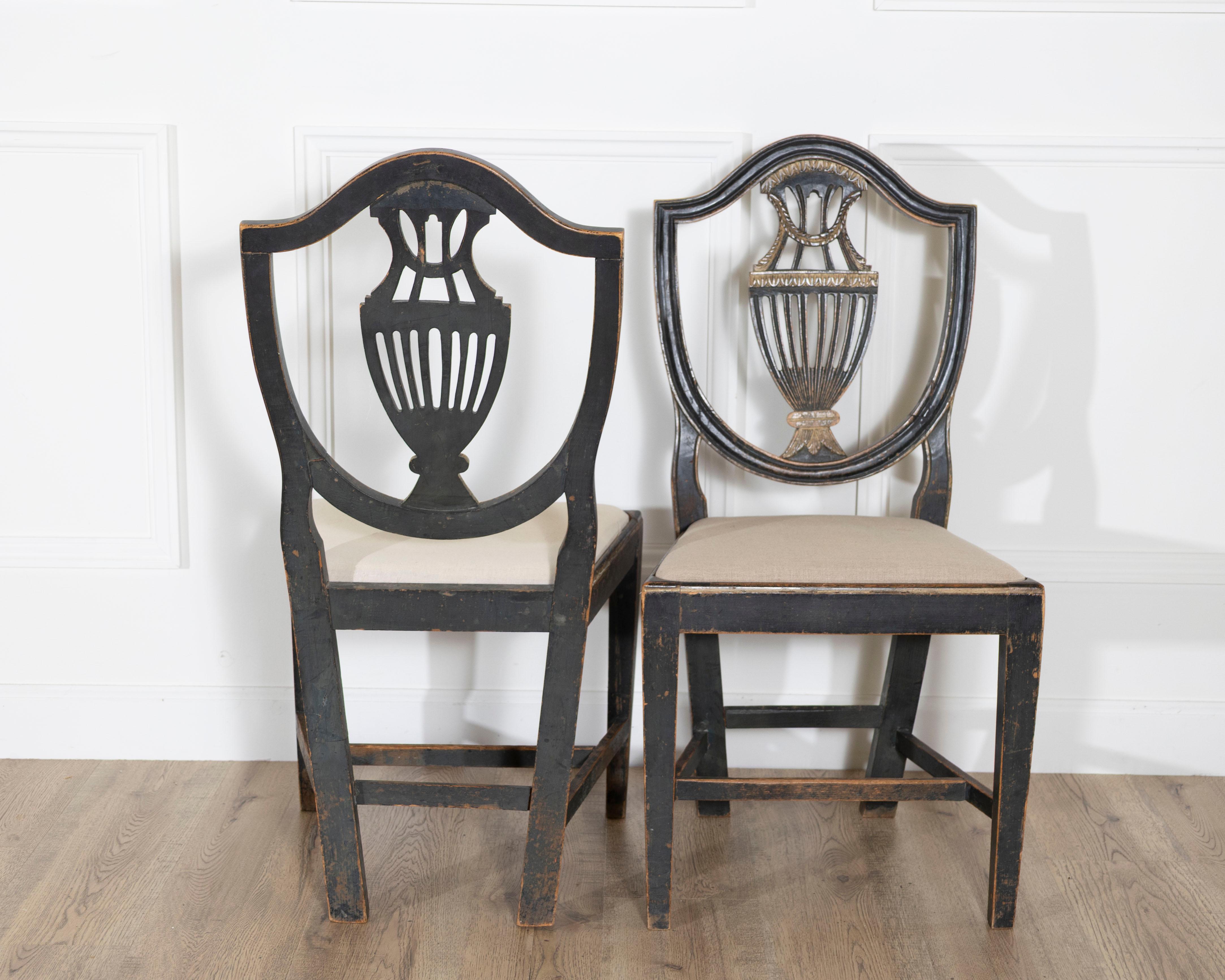 Set of Four 19th Century Swedish Blackened Wood and Gilt Lyre-Back Chairs im Angebot 3