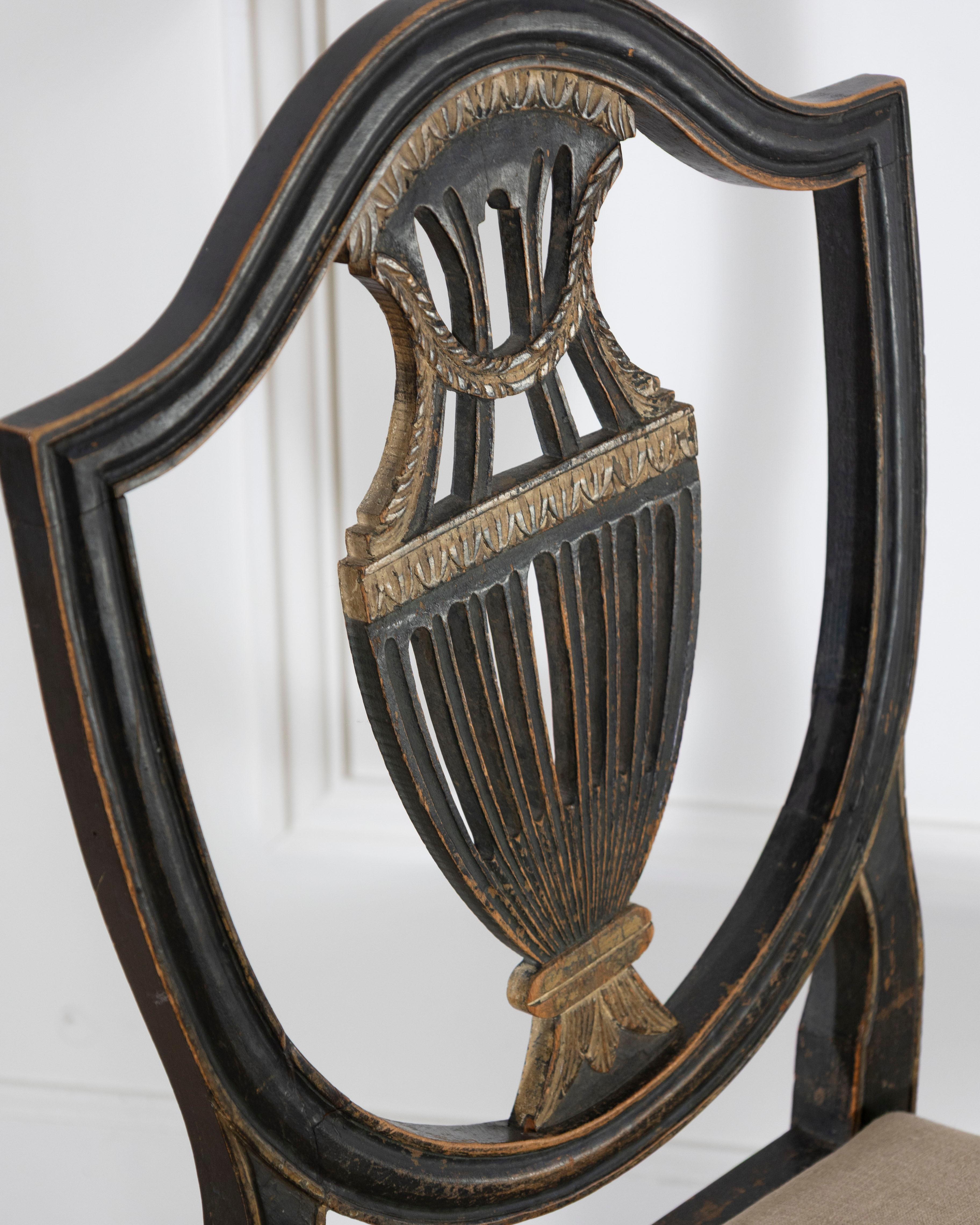 Set of Four 19th Century Swedish Blackened Wood and Gilt Lyre-Back Chairs im Angebot 6