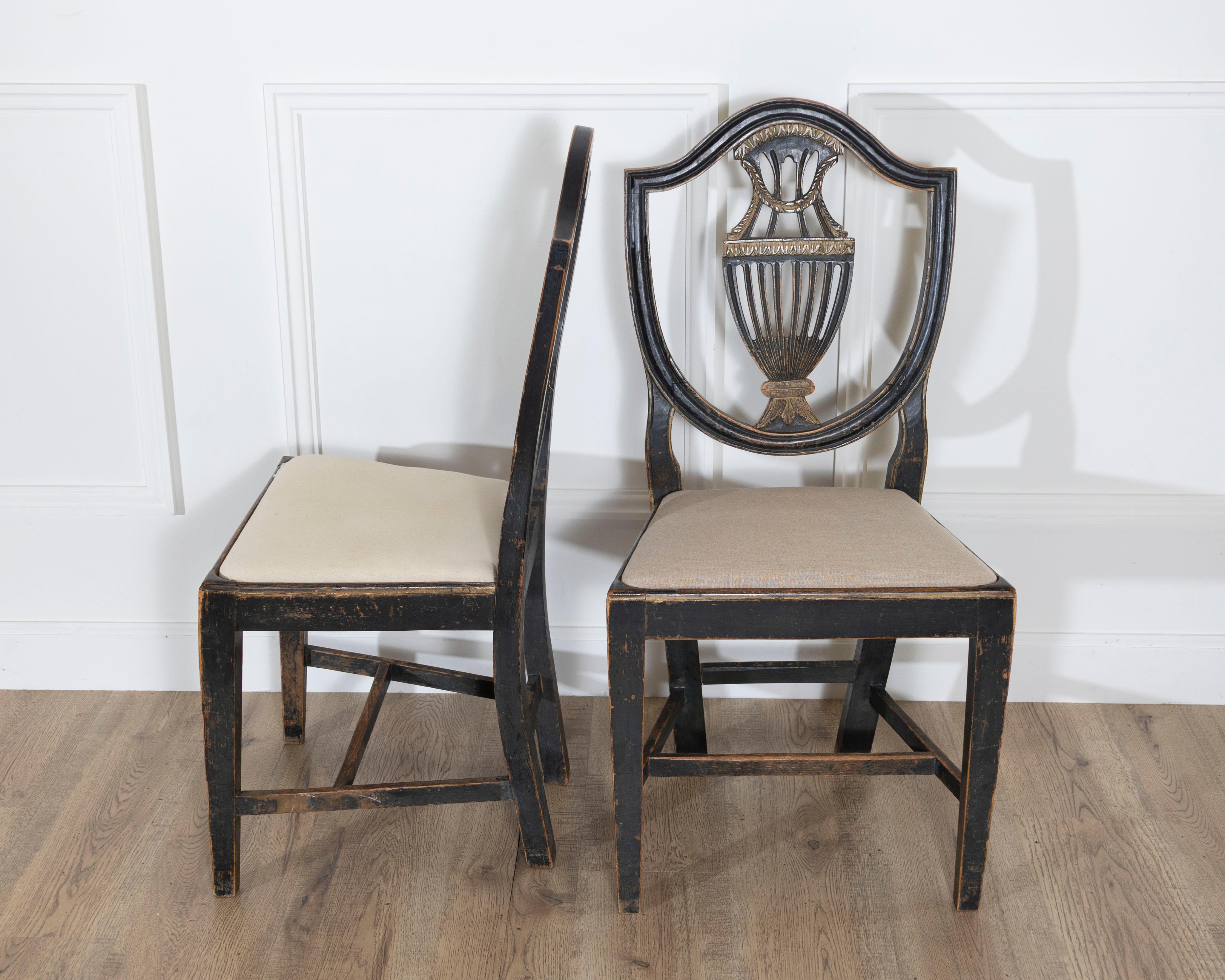 Set of Four 19th Century Swedish Blackened Wood and Gilt Lyre-Back Chairs im Angebot 2