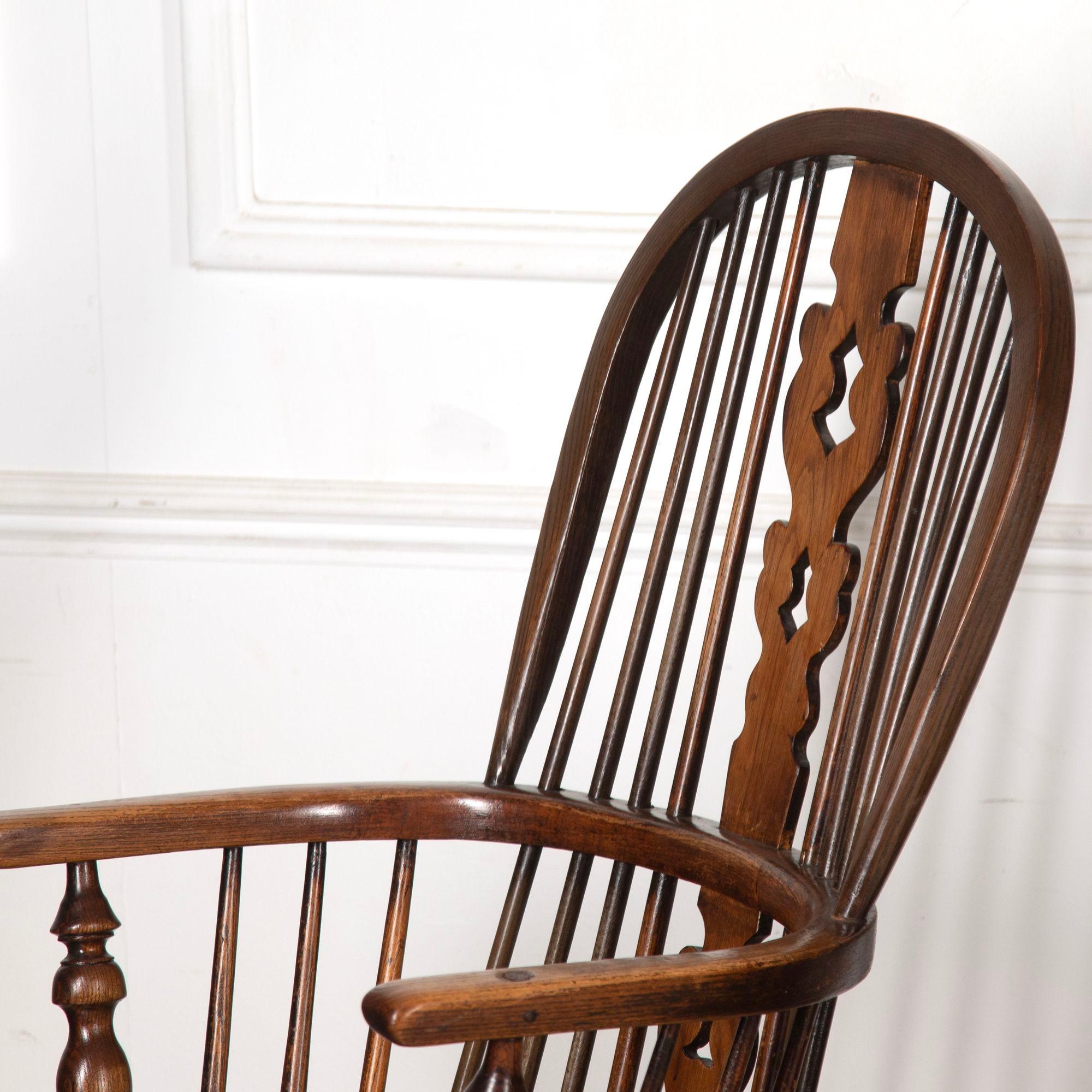 Satz von vier Windsor-Stühlen aus dem 19. Jahrhundert (Eichenholz) im Angebot