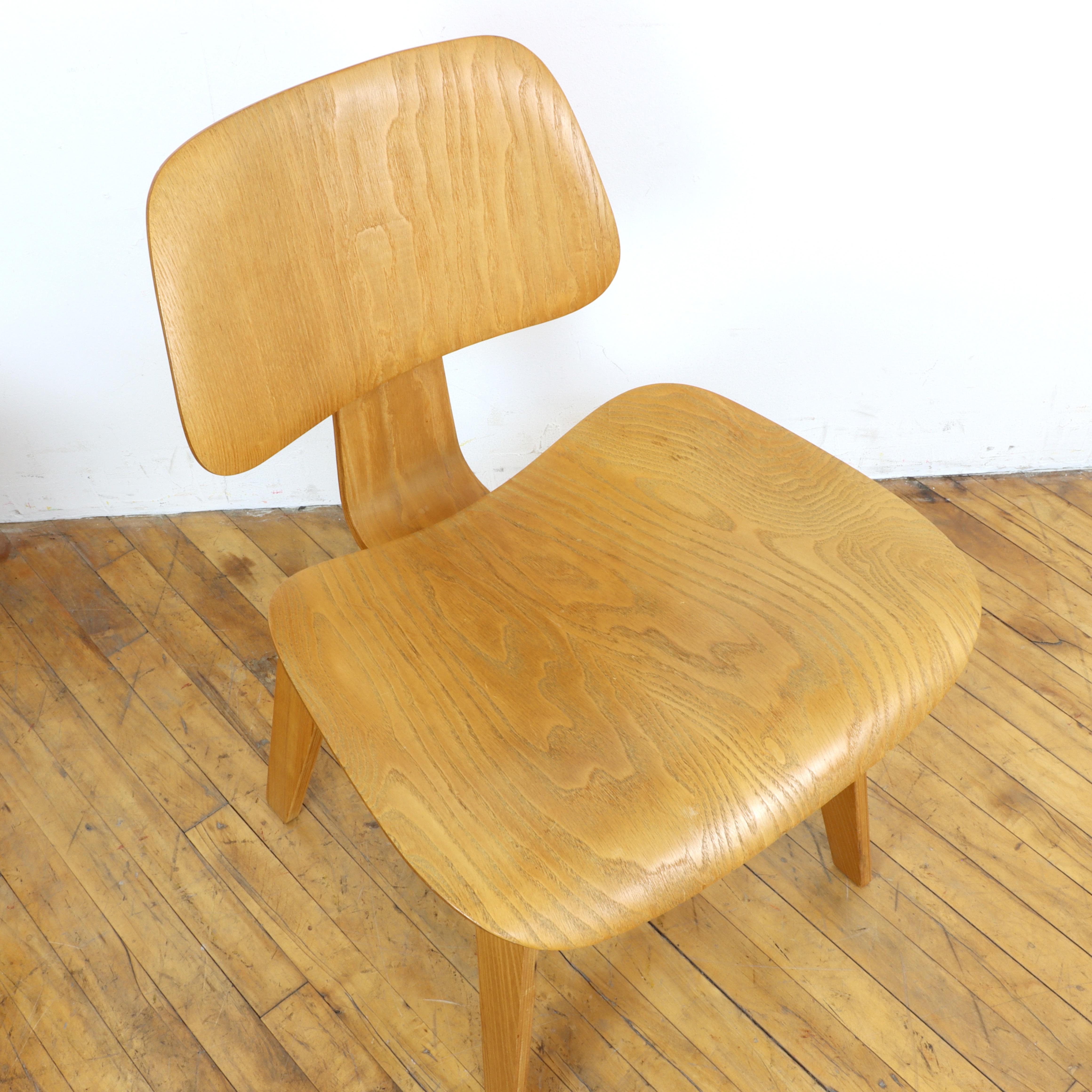 Satz von vier Eames-DCW-Stühlen aus den 1940er Jahren vor der Produktion im Angebot 3