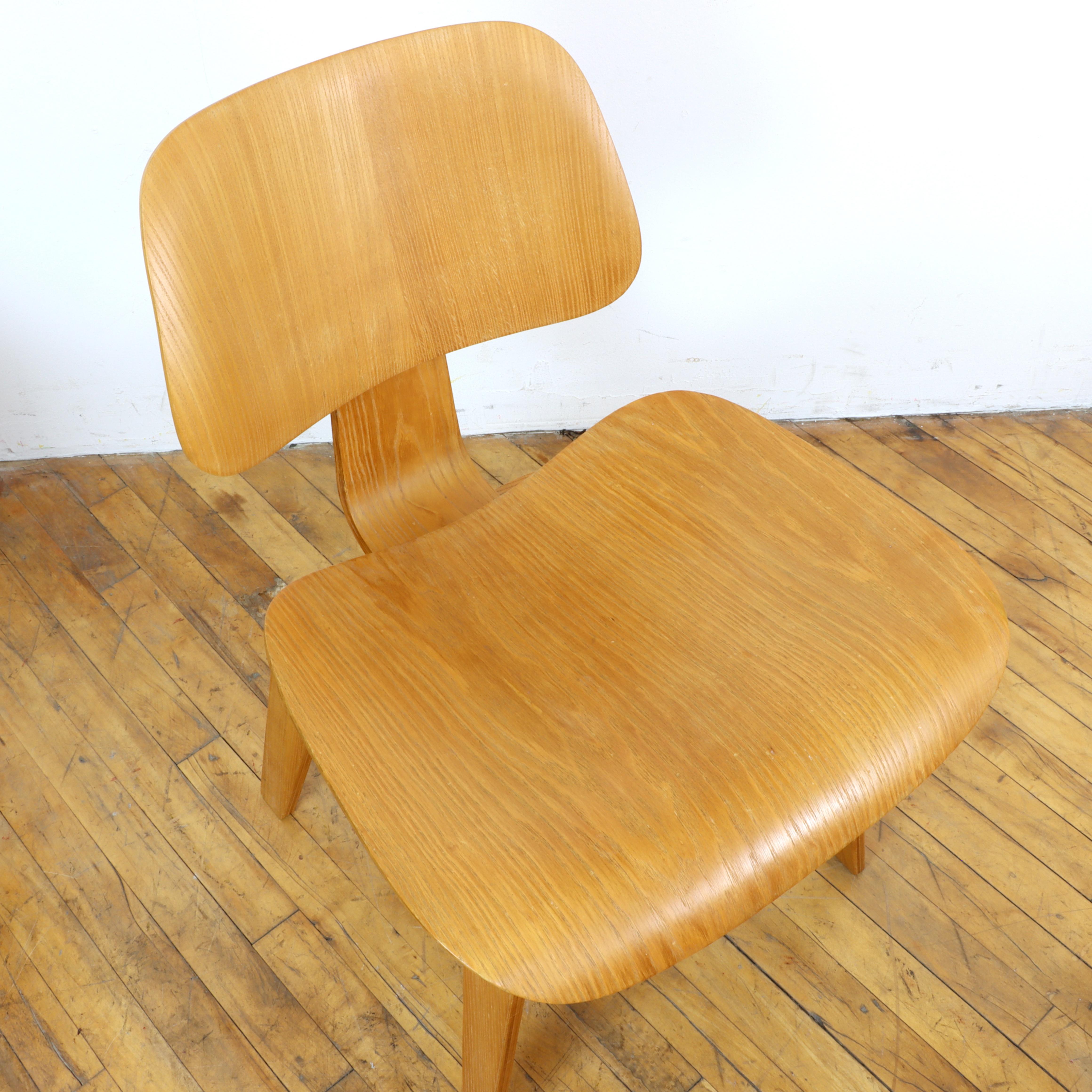 Satz von vier Eames-DCW-Stühlen aus den 1940er Jahren vor der Produktion im Angebot 4