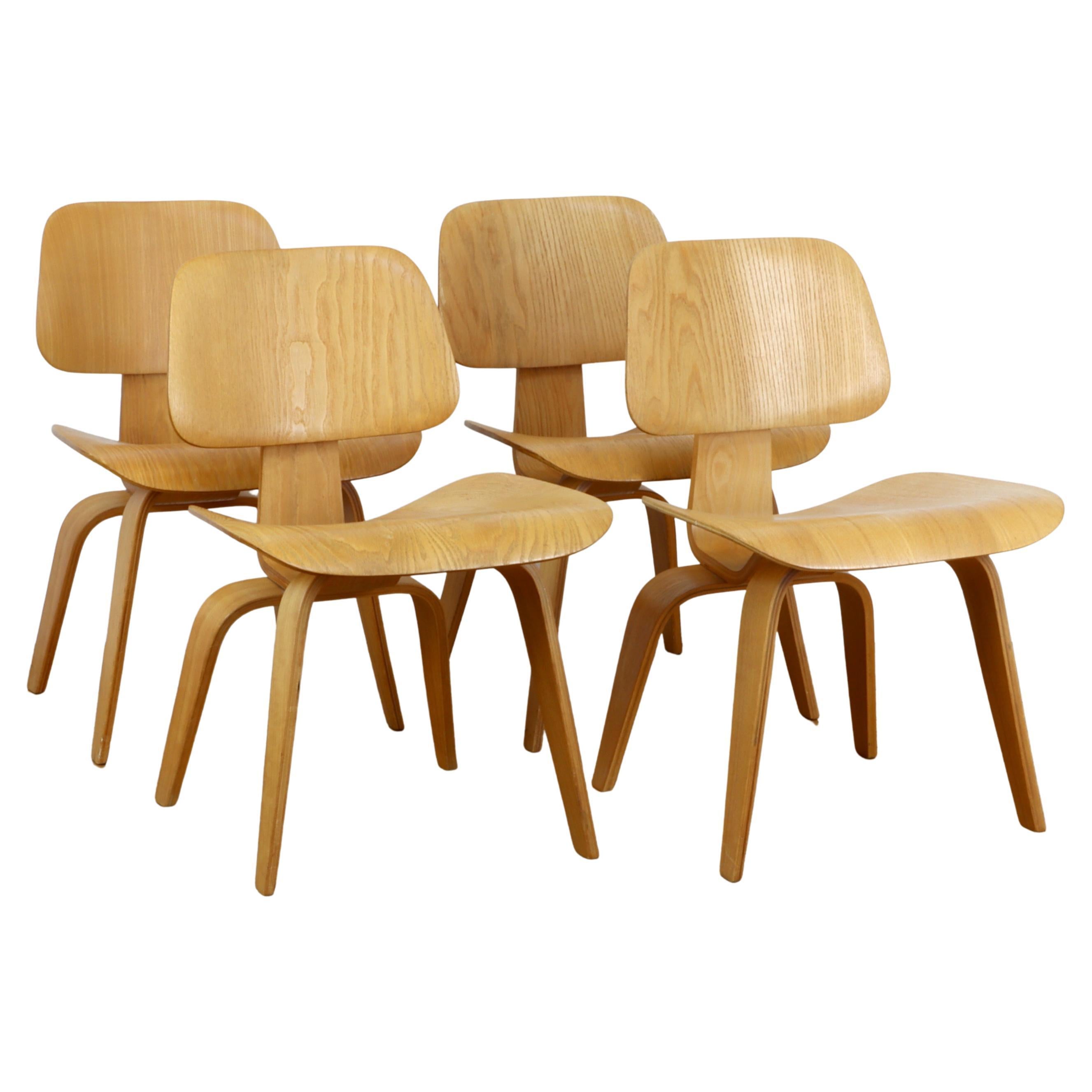 Set di quattro sedie Eames DCW pre-produzione degli anni '40