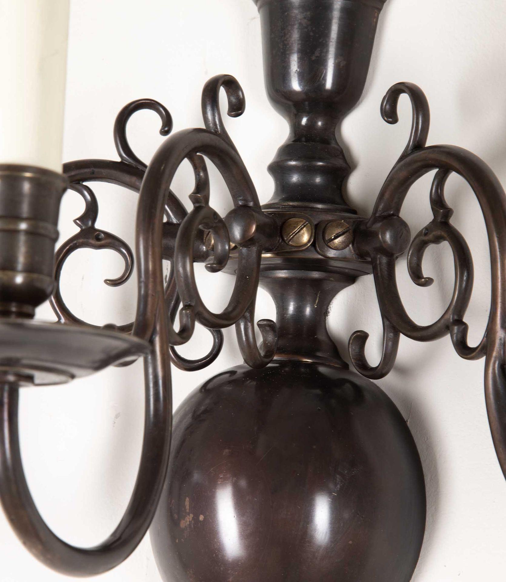 Conjunto de cuatro apliques de pared en bronce del siglo XX Latón en venta