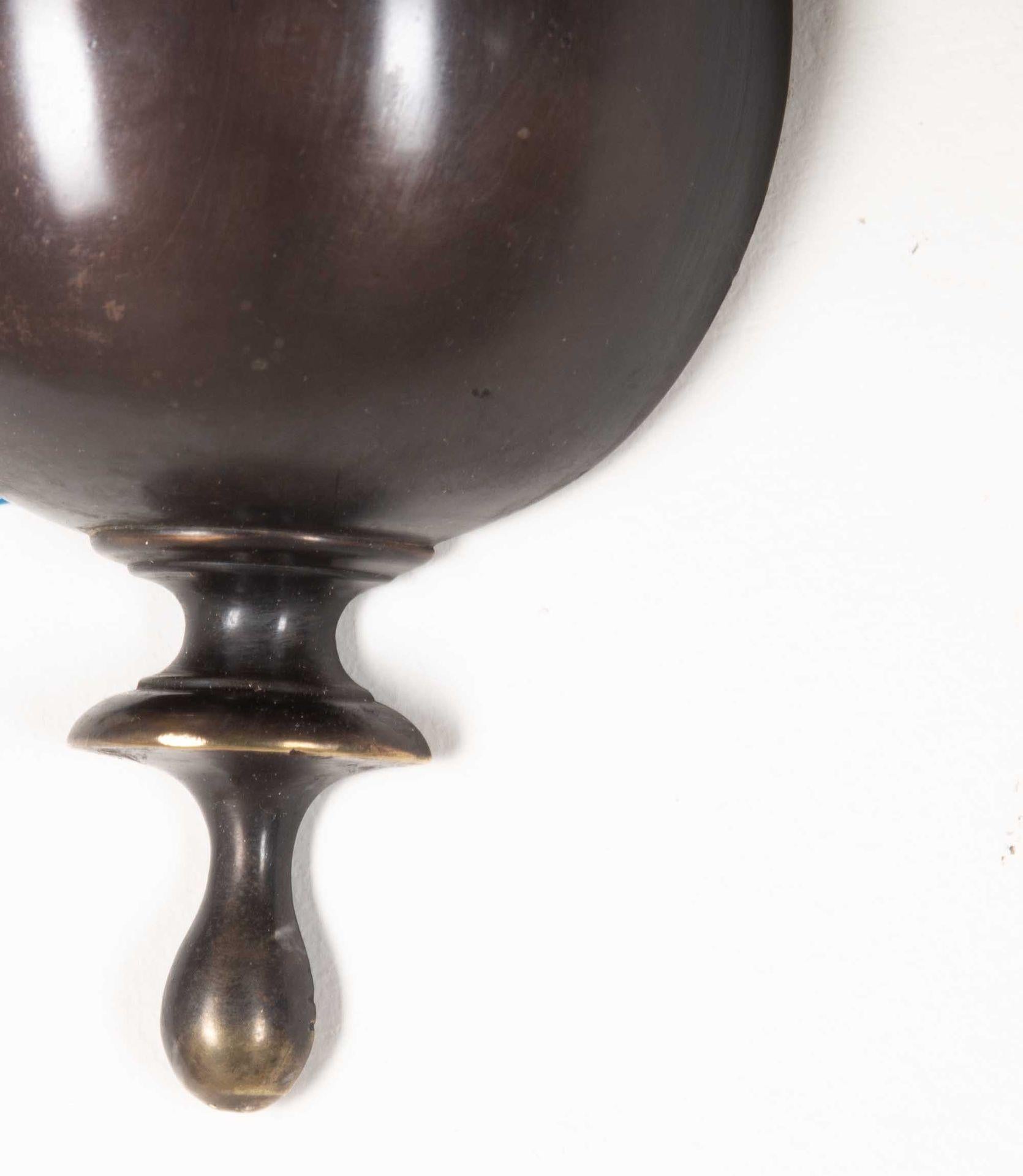 Conjunto de cuatro apliques de pared en bronce del siglo XX en venta 3