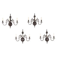 Conjunto de cuatro apliques de pared en bronce del siglo XX