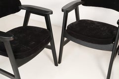 Ensemble de quatre chaises en bois noir et velours de buffle du 20ème siècle, années 1960