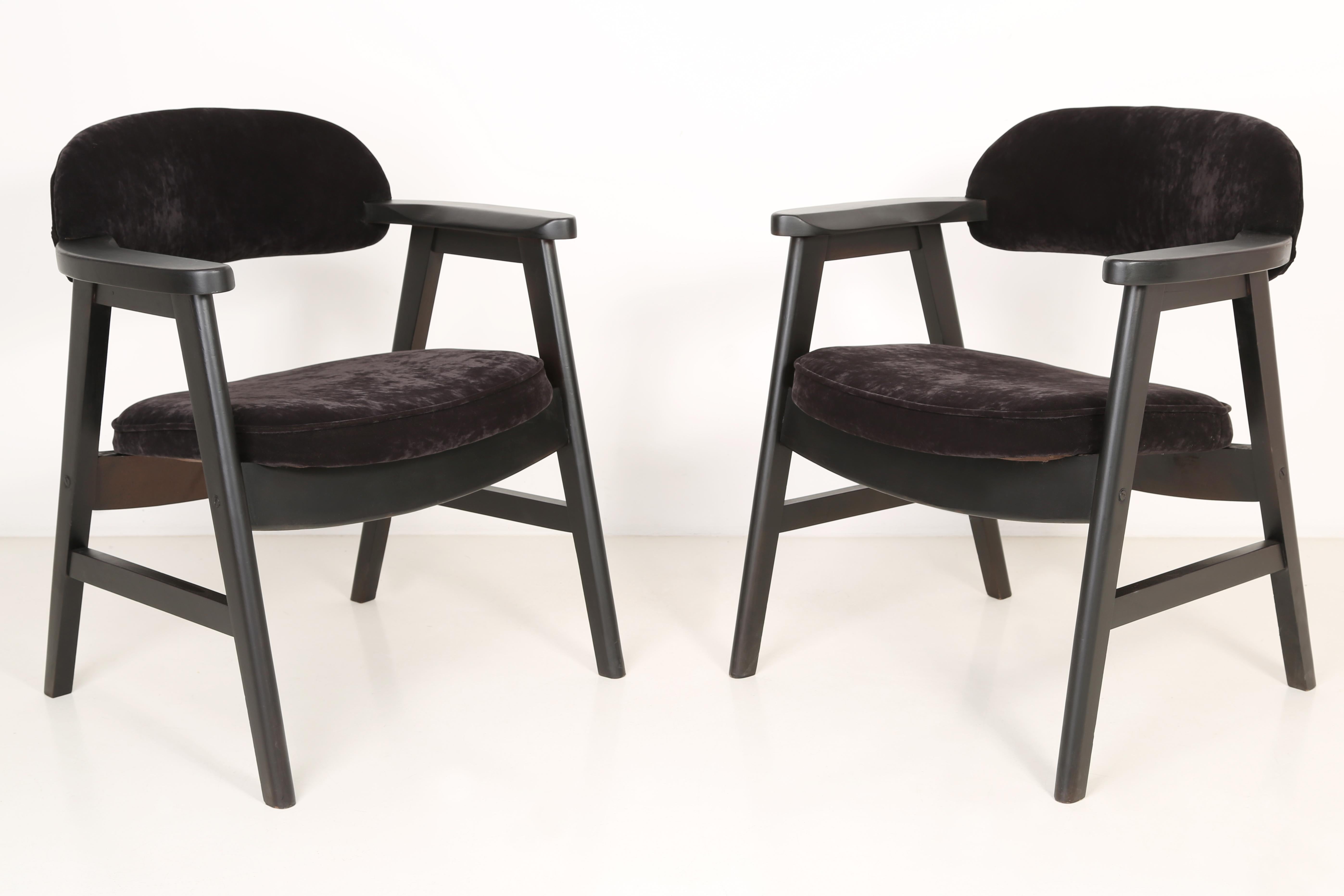 Set of Four 20th Century Buffalo Black Wood and Velvet Chairs, 1960s For Sale 1