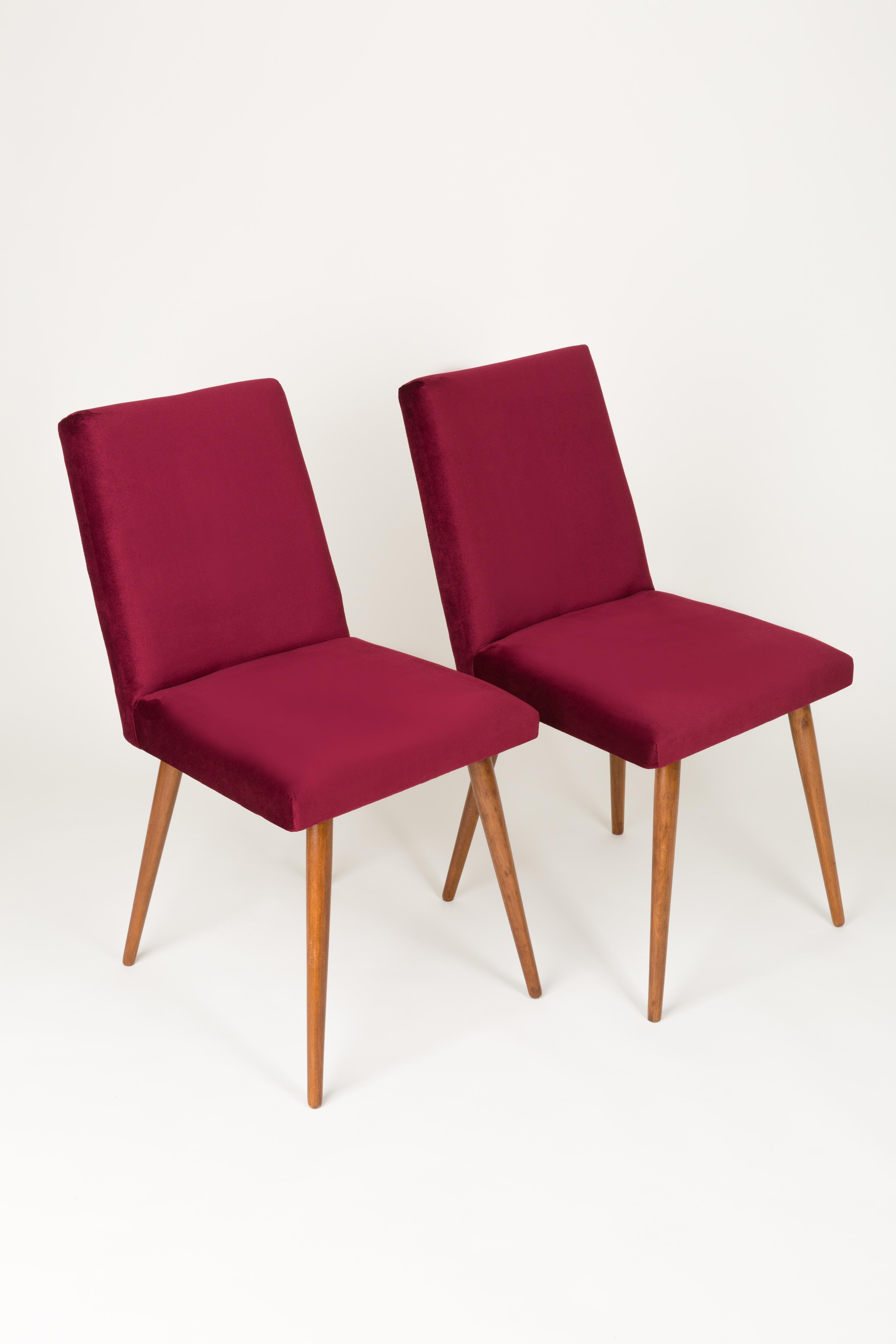 Ensemble de quatre chaises du 20ème siècle en velours vert foncé et bourgogne, années 1960 en vente 2