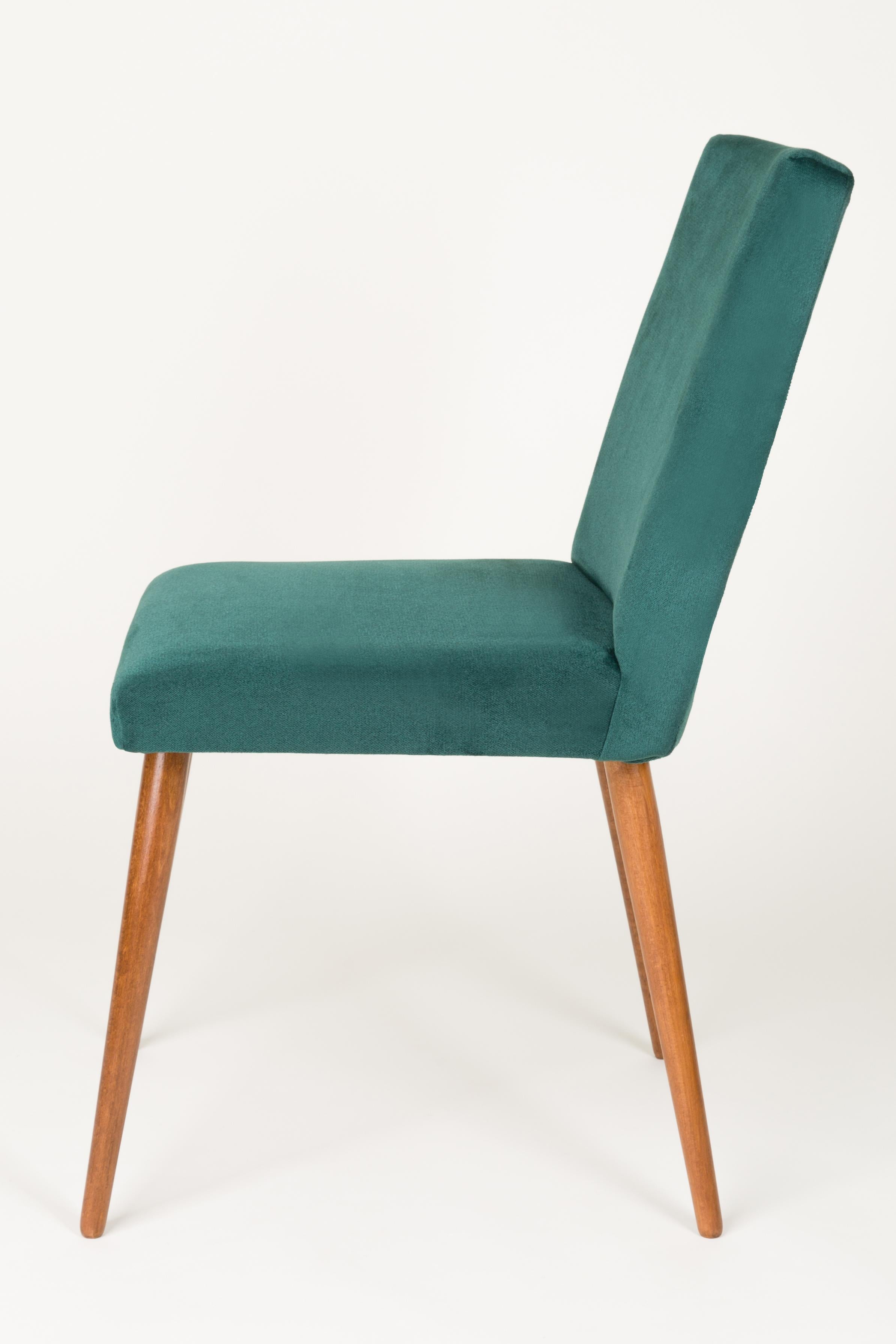 Ensemble de quatre chaises du 20ème siècle en velours vert foncé et bourgogne, années 1960 Excellent état - En vente à 05-080 Hornowek, PL