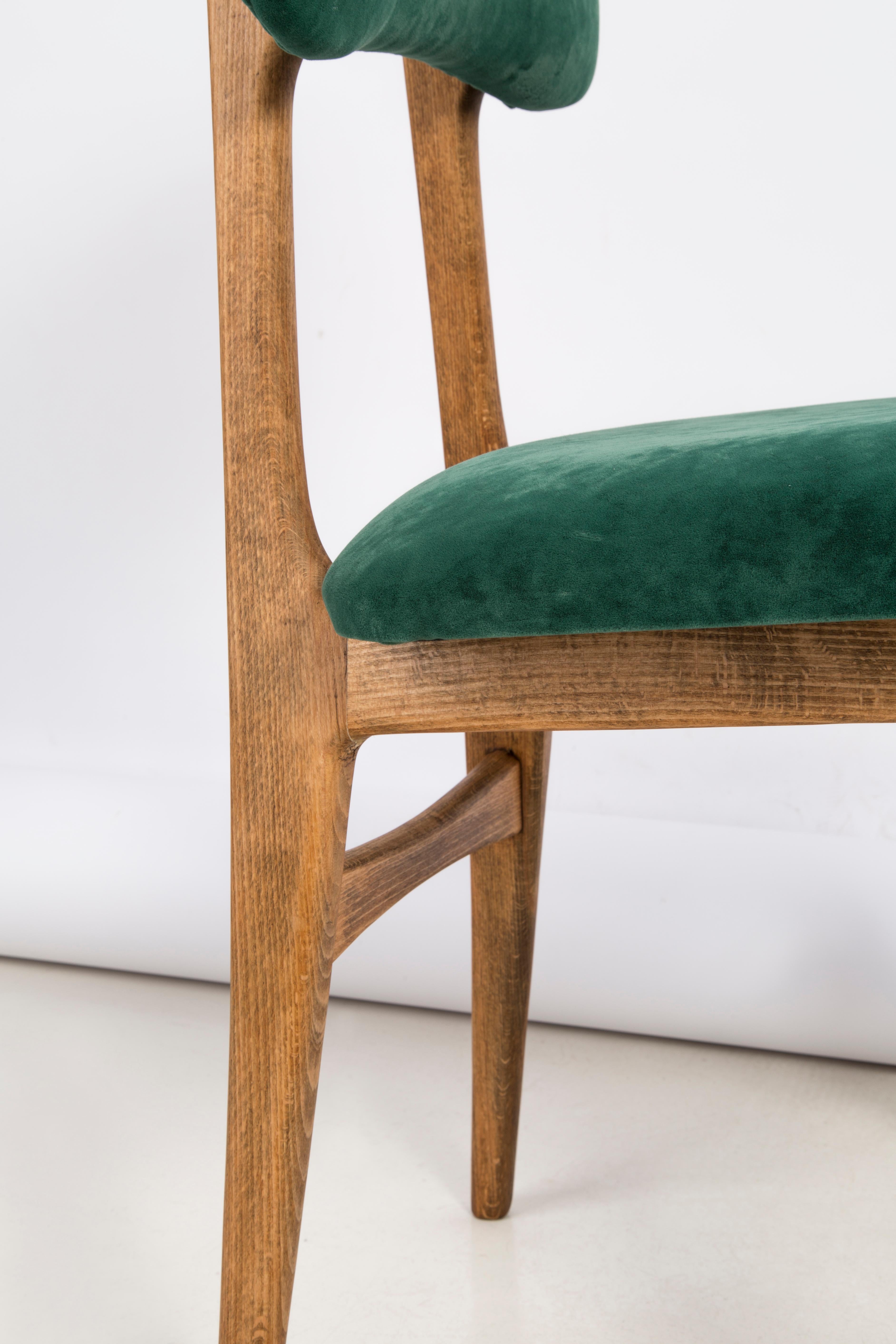 Velours Ensemble de quatre chaises en velours vert foncé du 20ème siècle, années 1960 en vente