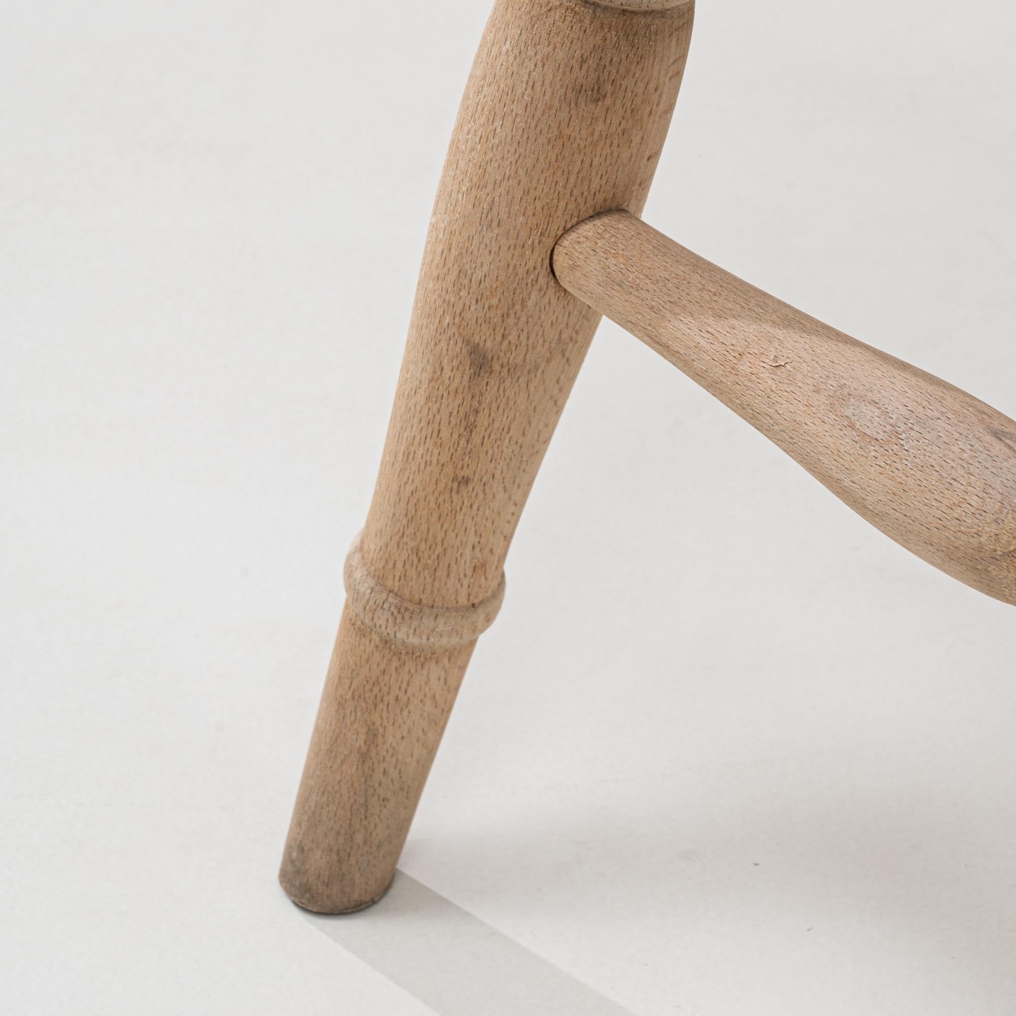 Ensemble de quatre chaises de salle à manger en chêne anglais du 20e siècle avec coussins d'assise en vente 2