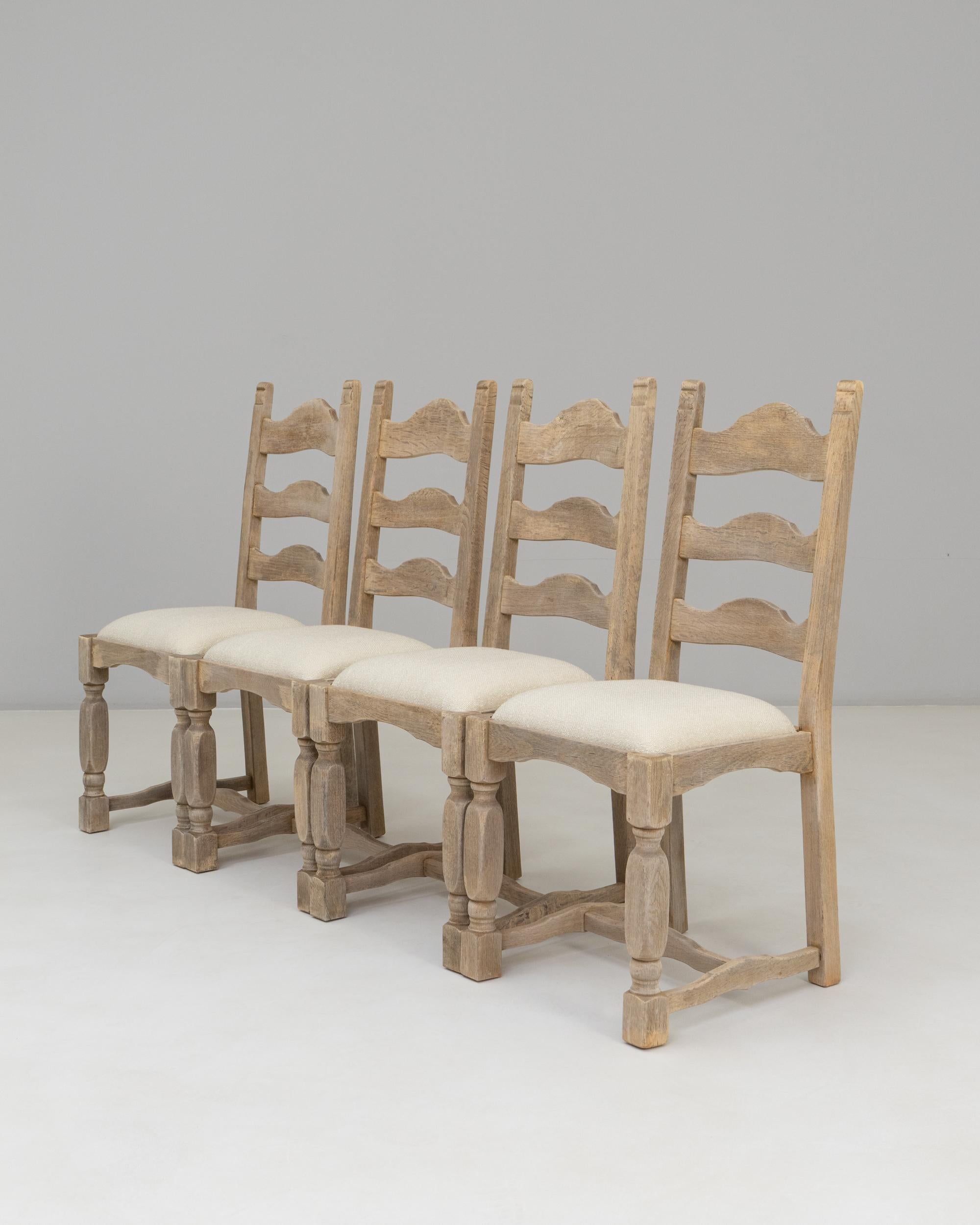 Set Of Four 20th Century French Oak Dining Chairs With Upholstered Seats en venta 5