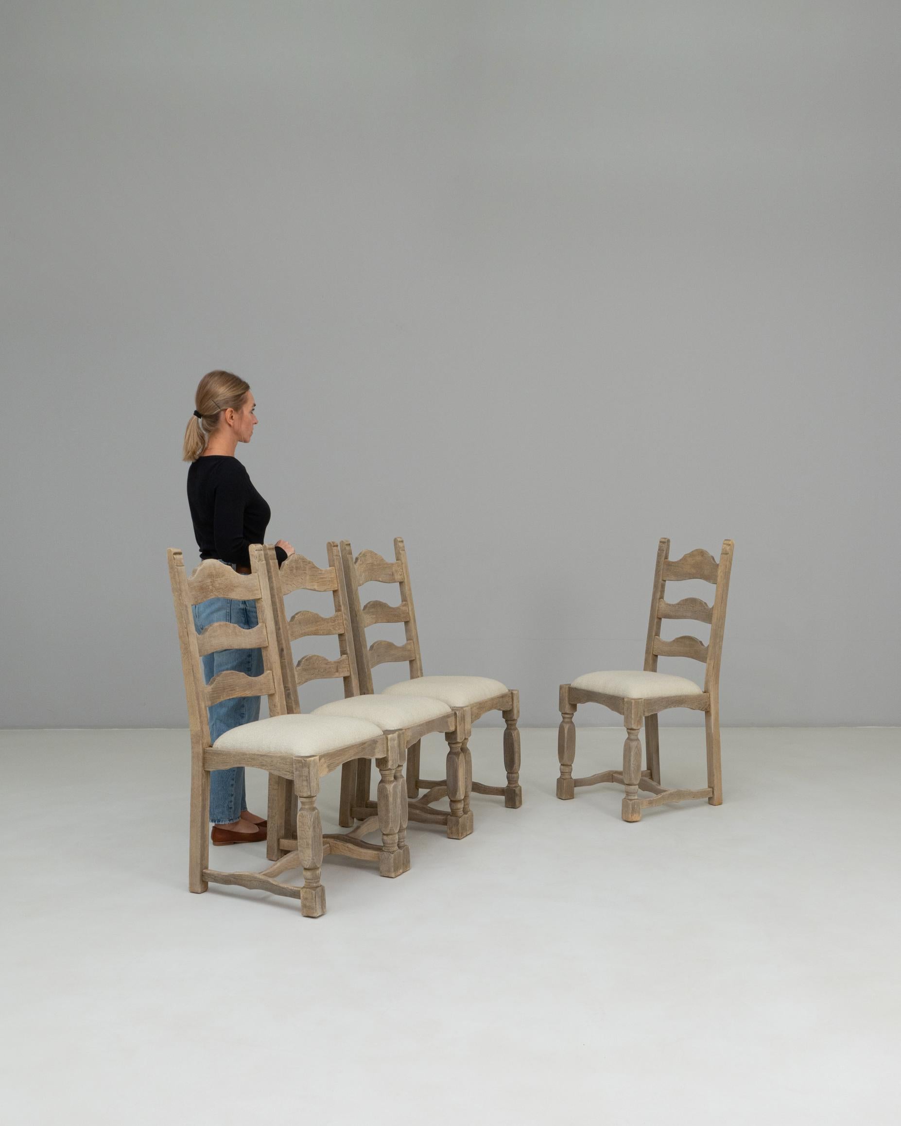 Set Of Four 20th Century French Oak Dining Chairs With Upholstered Seats Francés en venta