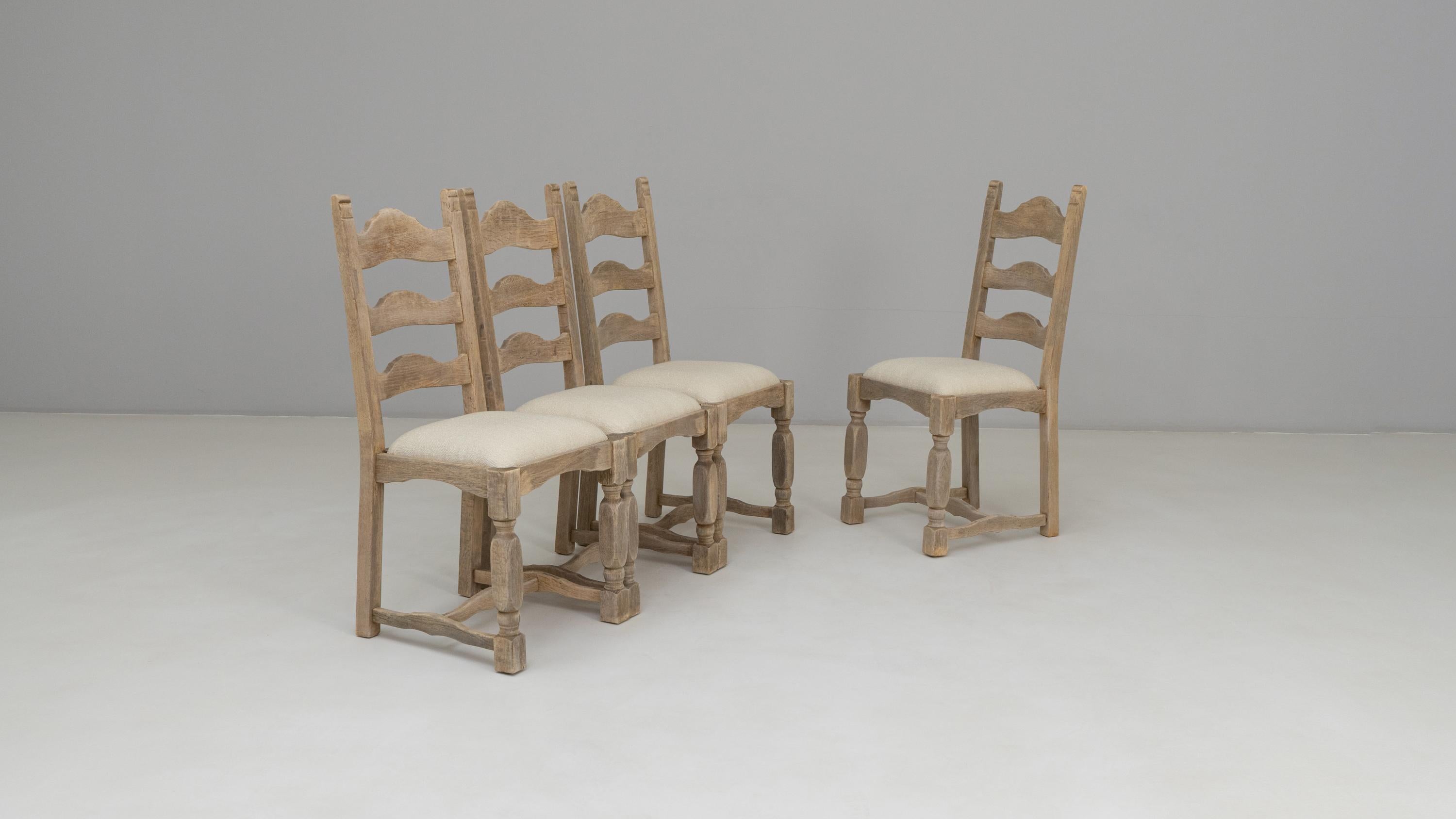 Set Of Four 20th Century French Oak Dining Chairs With Upholstered Seats siglo XX en venta