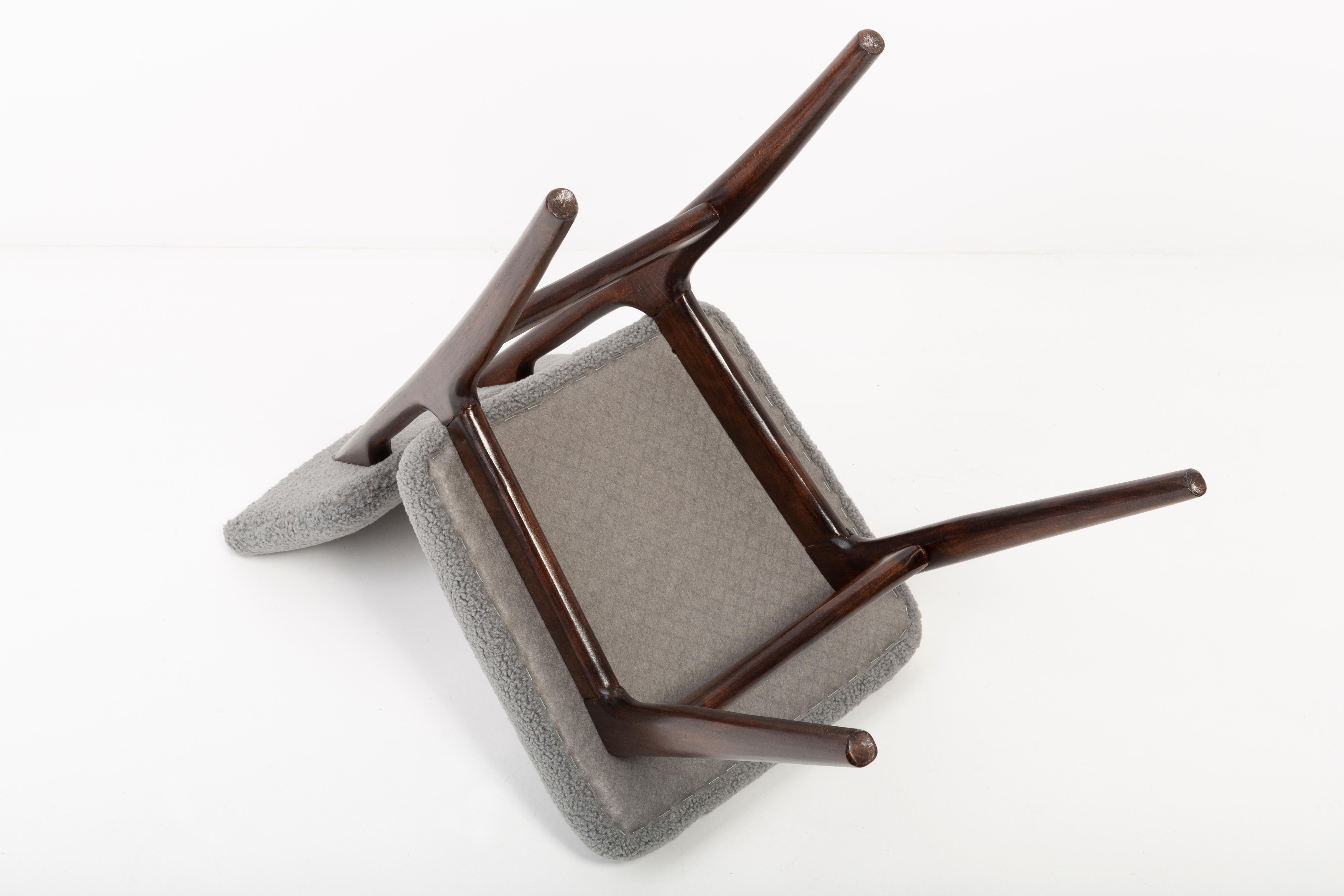 Set di quattro sedie in bouclé grigio del XX secolo, anni '60 in vendita 10