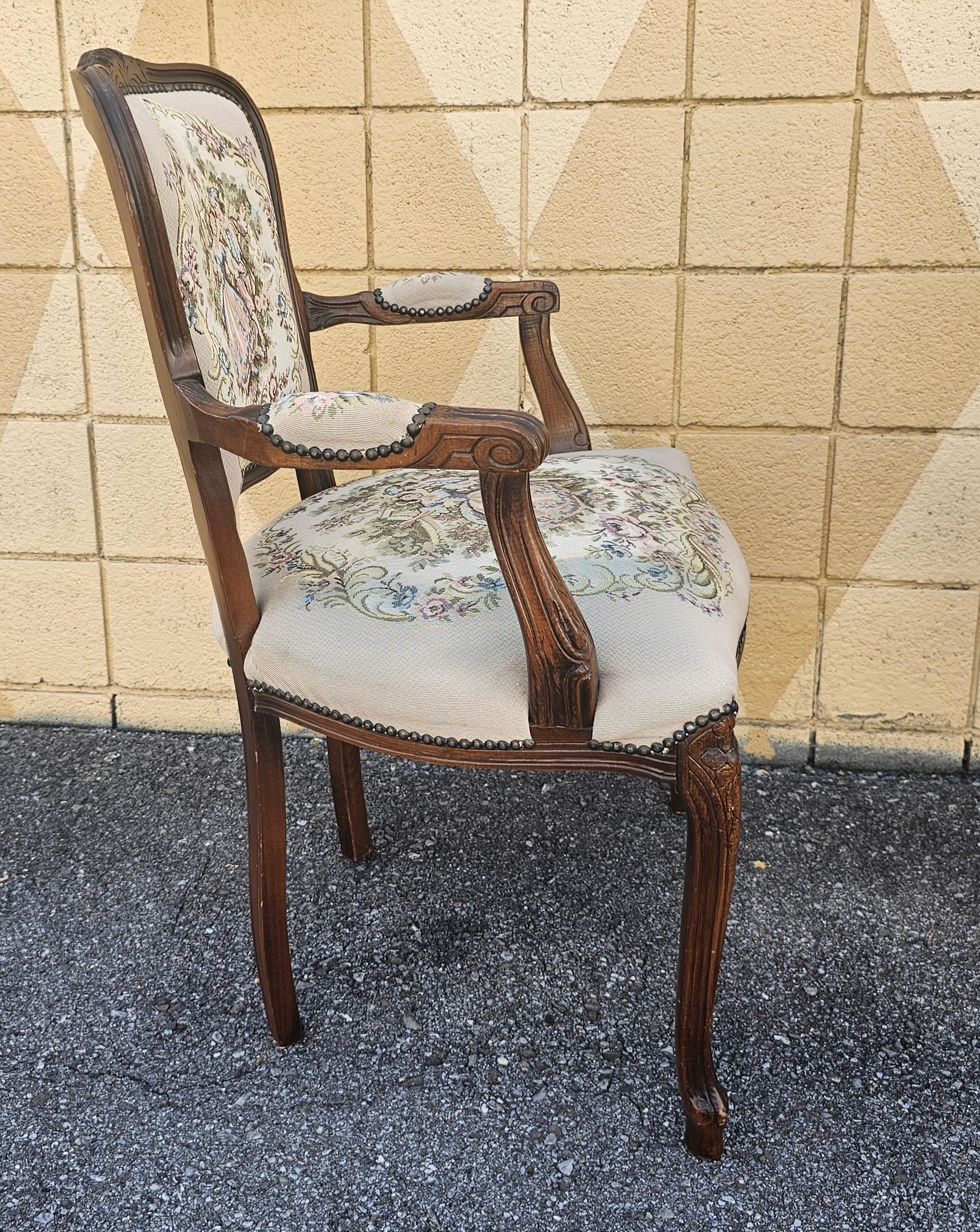 Ensemble de quatre fauteuils en tapisserie de château d'Ax Louis XV du 20ème siècle en vente 3