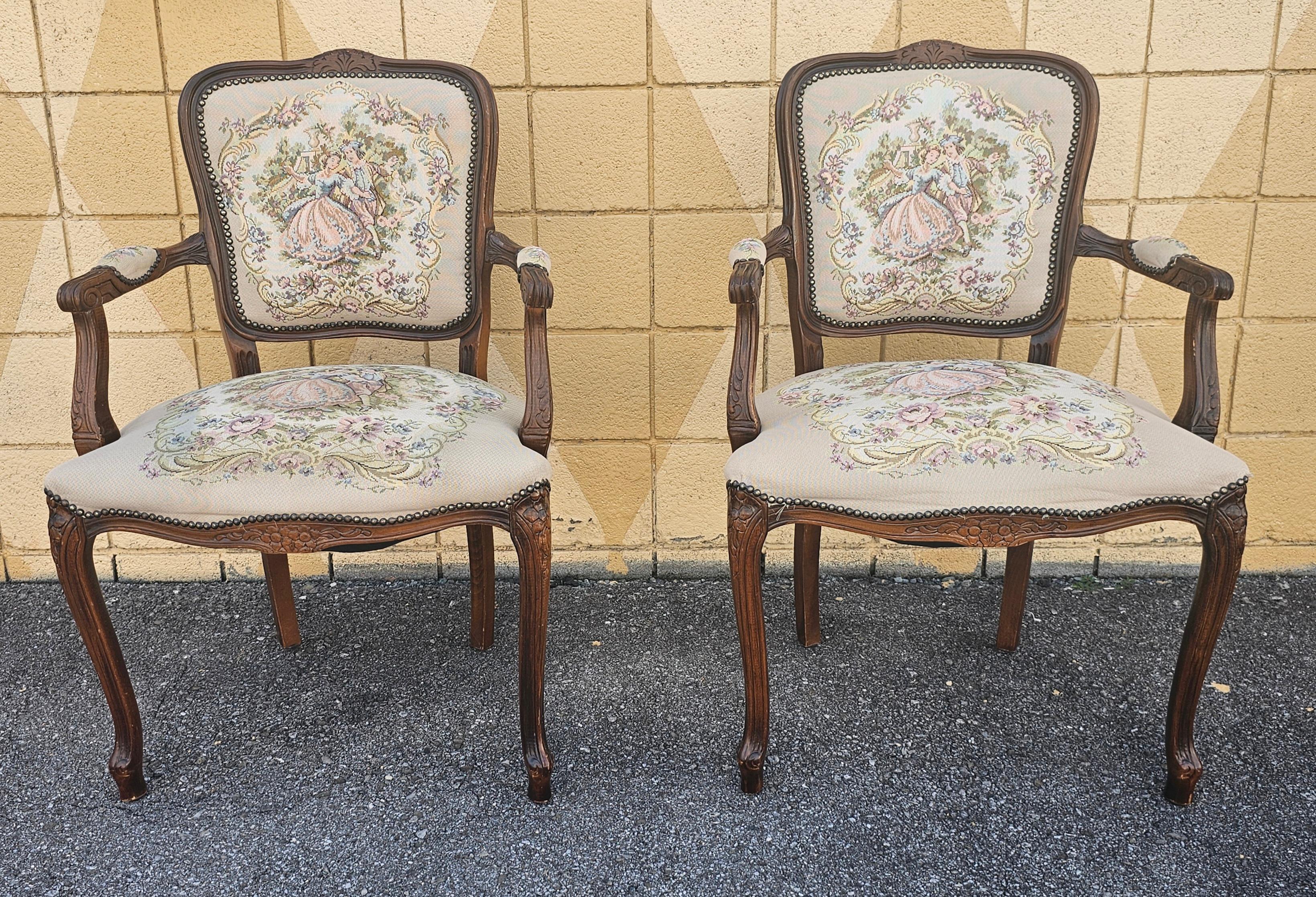 Tapisserie Ensemble de quatre fauteuils en tapisserie de château d'Ax Louis XV du 20ème siècle en vente