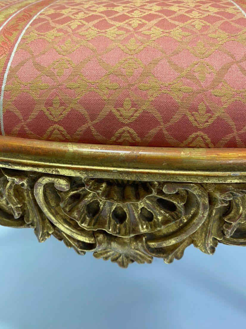 Ensemble de quatre chaises italiennes du 20ème siècle sculptées à la main, dorées à l'eau en vente 4