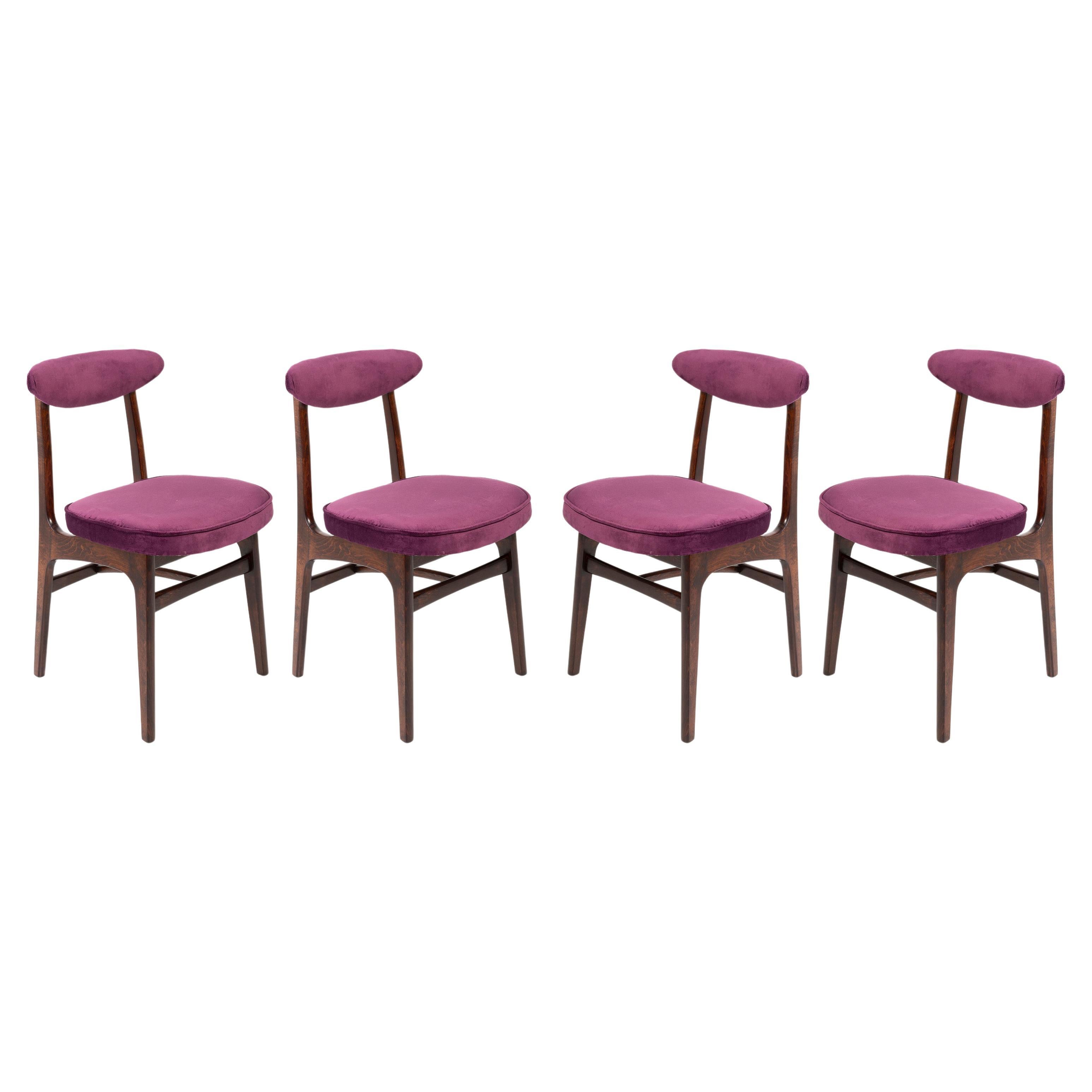 Ensemble de quatre chaises Rajmund Halas en velours violet prune du 20ème siècle, années 1960