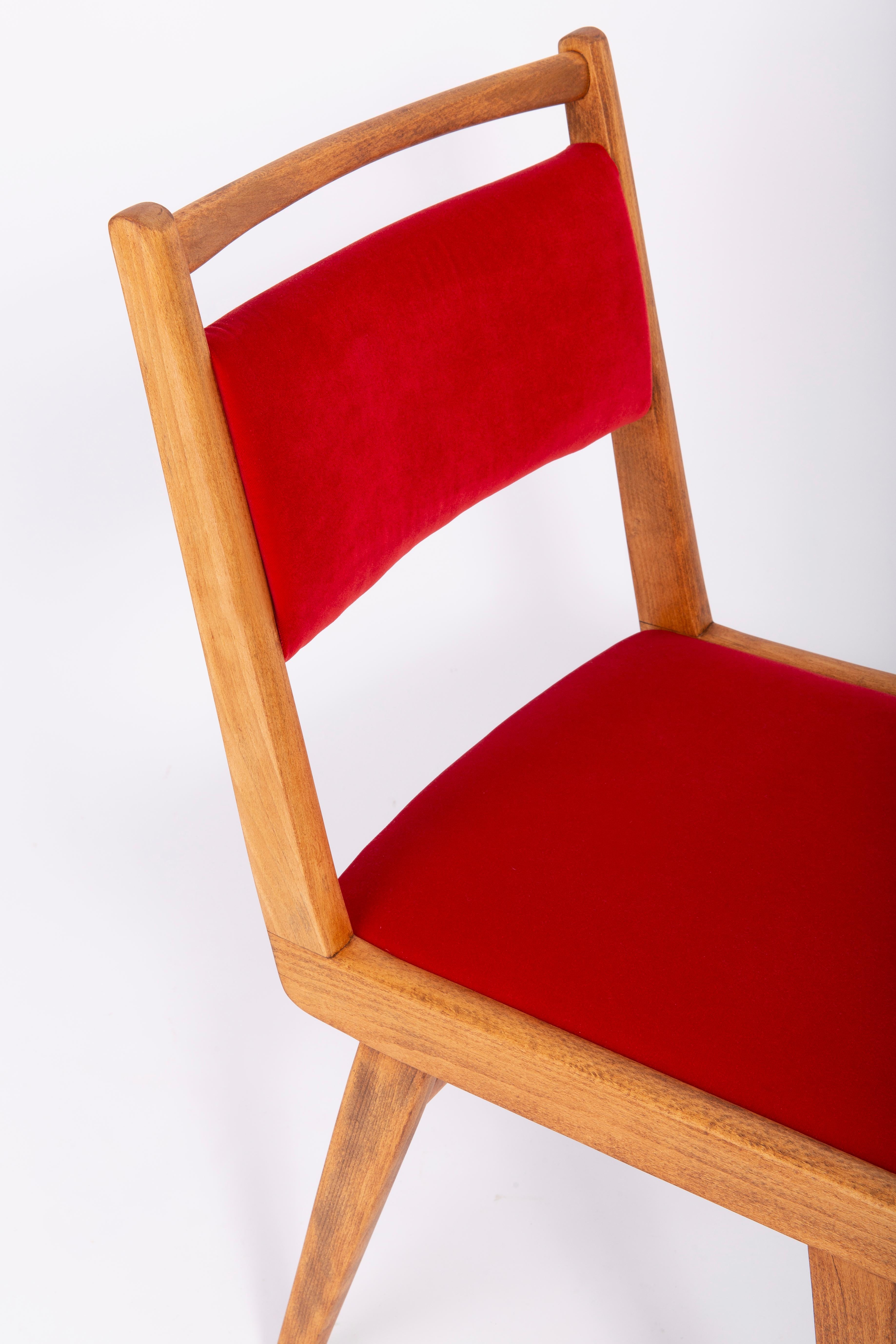 Set of Four 20th Century Red Velvet Chairs, by Rajmund Halas, Poland, 1960s In Excellent Condition For Sale In 05-080 Hornowek, PL