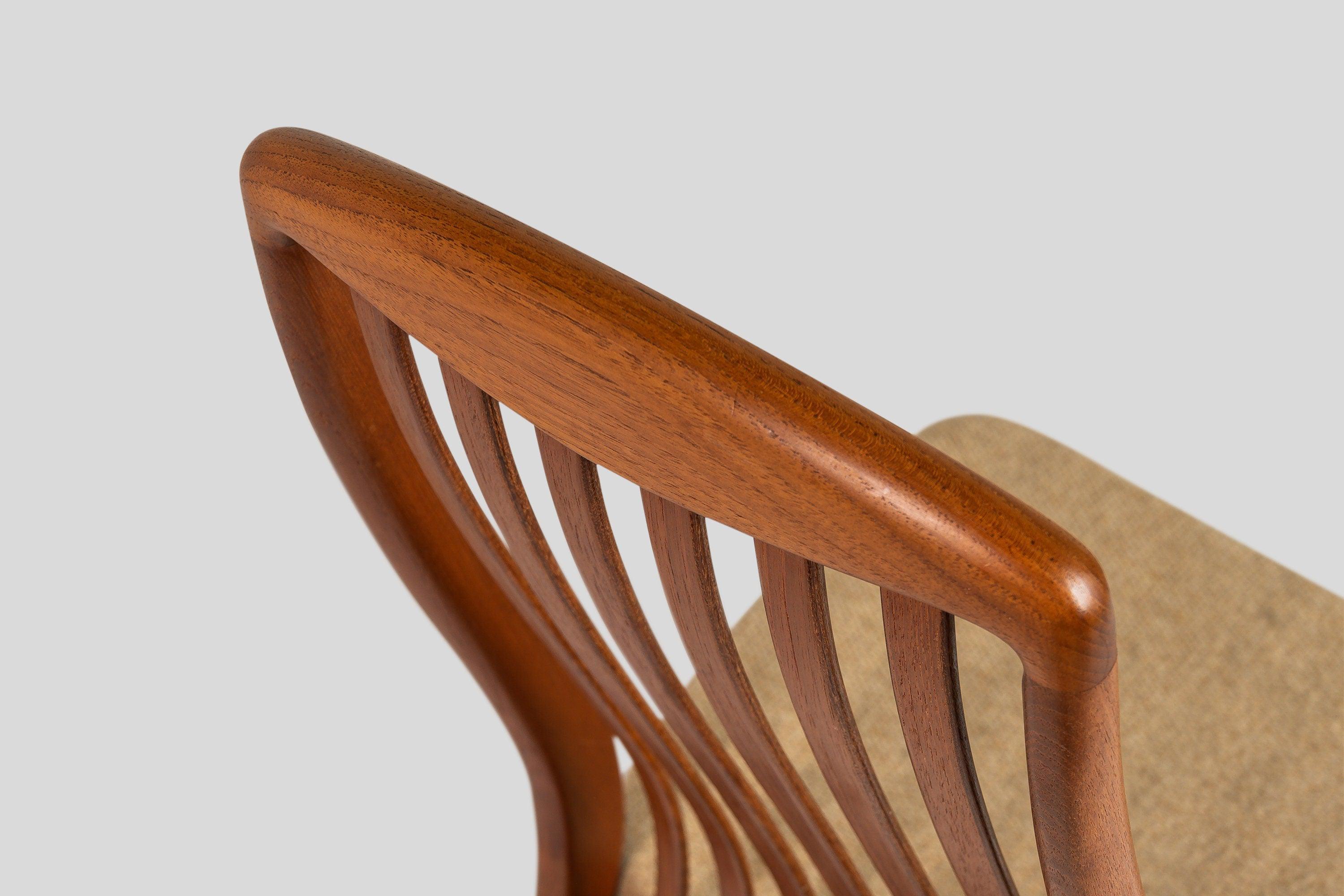 Set of Four '4' Ergonomic Contoured Dining Chairs by Shou Andersen in Teak Wood For Sale 2