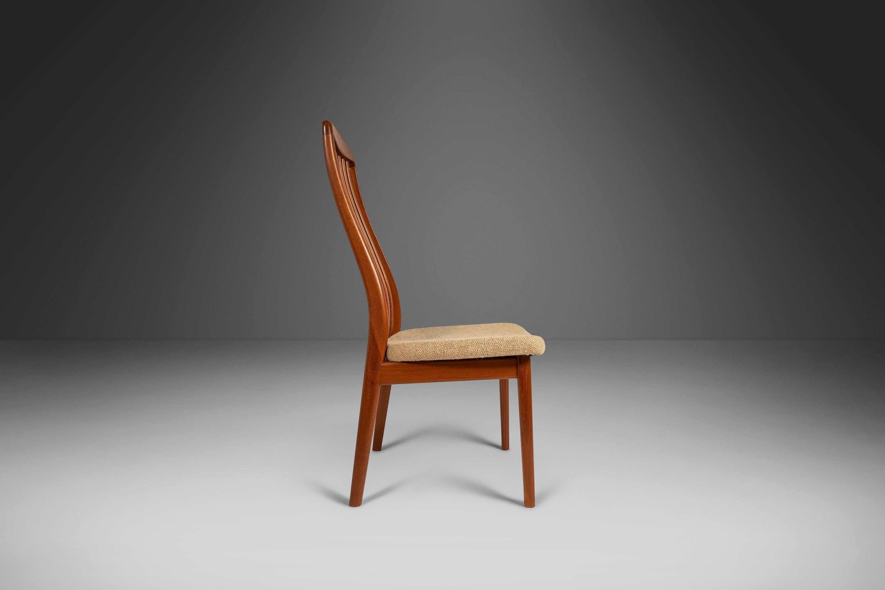Set of Four '4' Ergonomic Contoured Dining Chairs by Shou Andersen in Teak Wood In Good Condition For Sale In Deland, FL