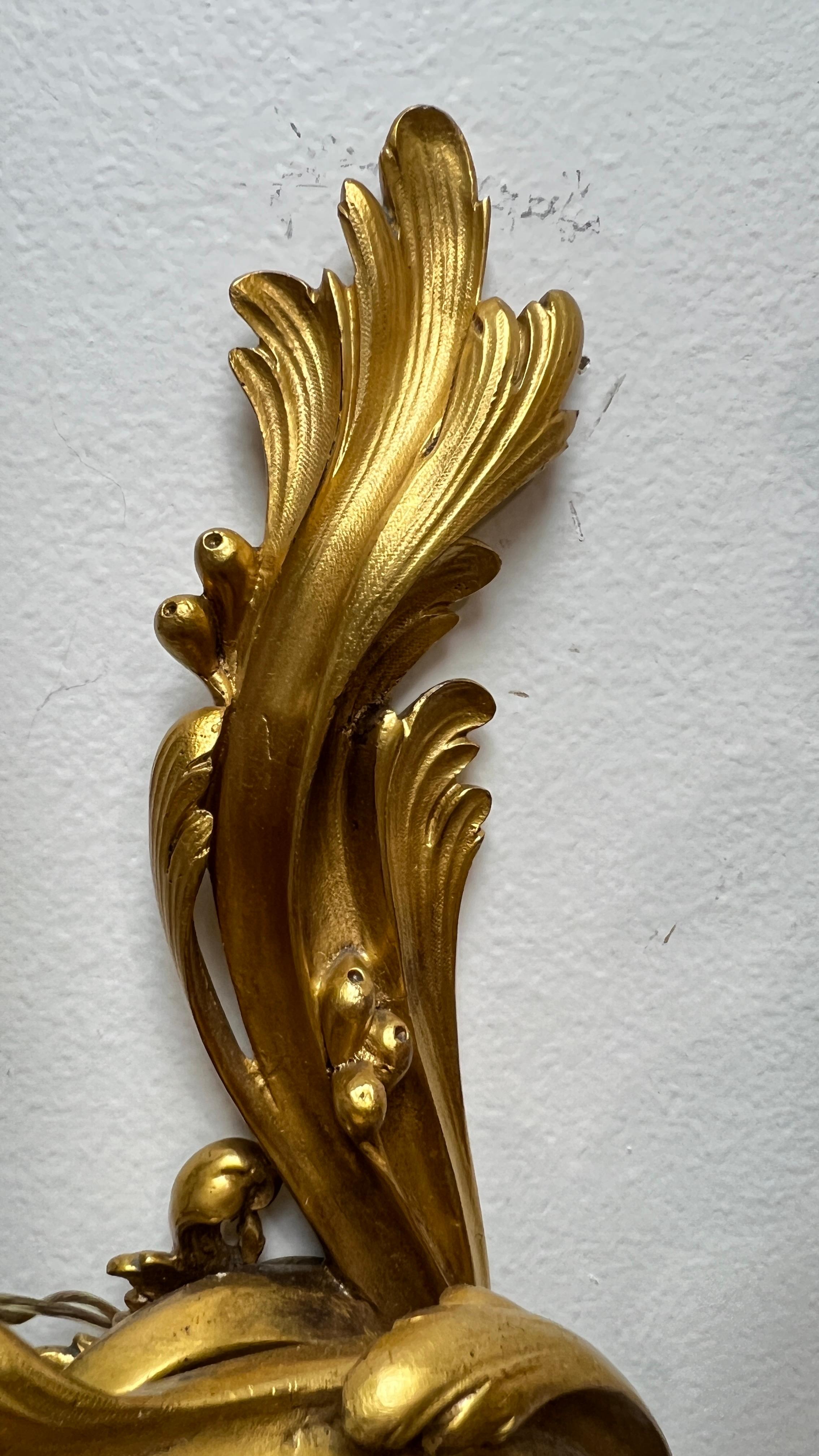 Ensemble de quatre (4) appliques à deux lumières de style rococo Louis XV français Bon état - En vente à New York, NY