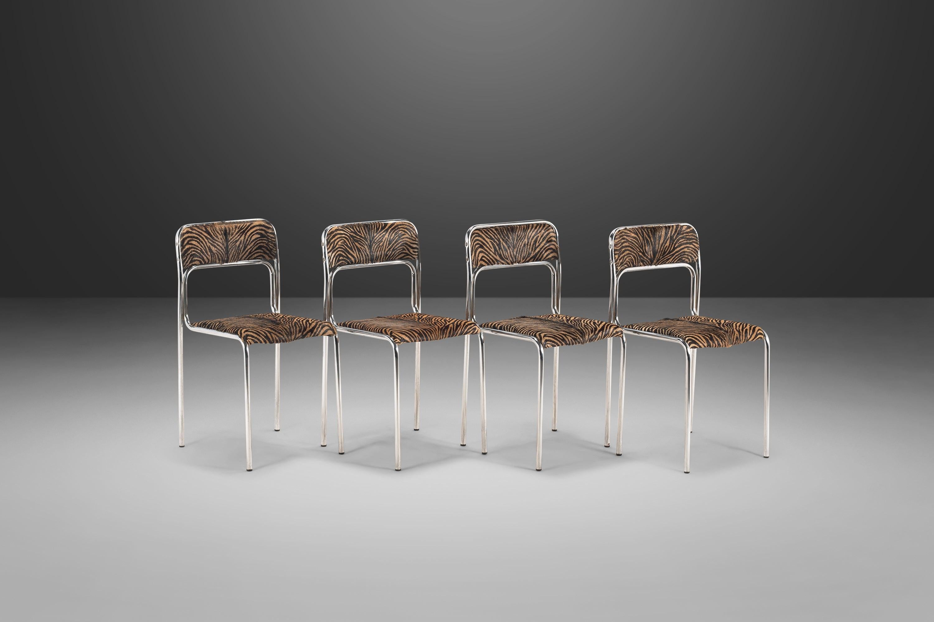 Chrome Ensemble de quatre chaises de salle à manger italiennes « 4 » attribuées à Otto Gerdau, Italie, vers 1970 en vente