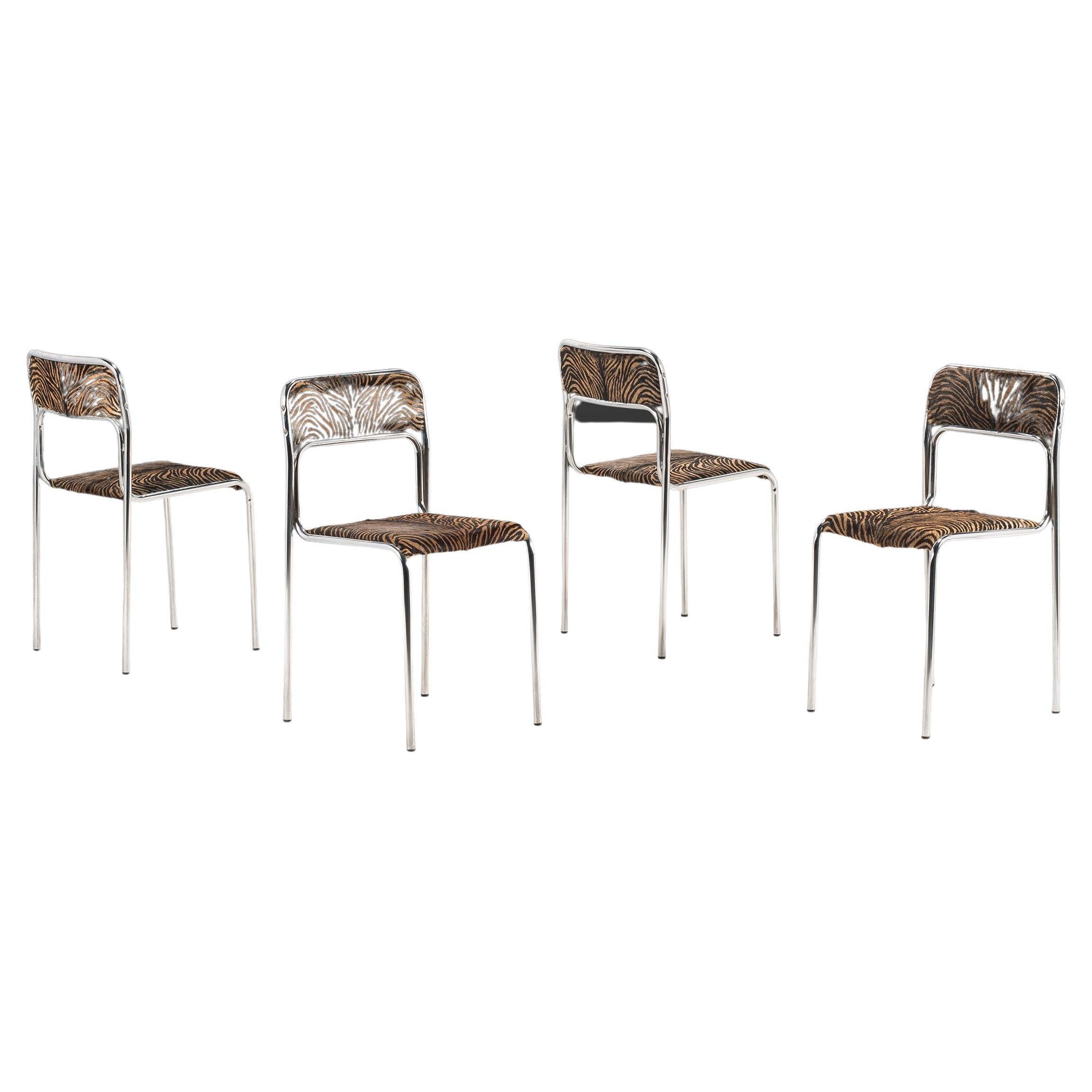 Ensemble de quatre chaises de salle à manger italiennes « 4 » attribuées à Otto Gerdau, Italie, vers 1970 en vente