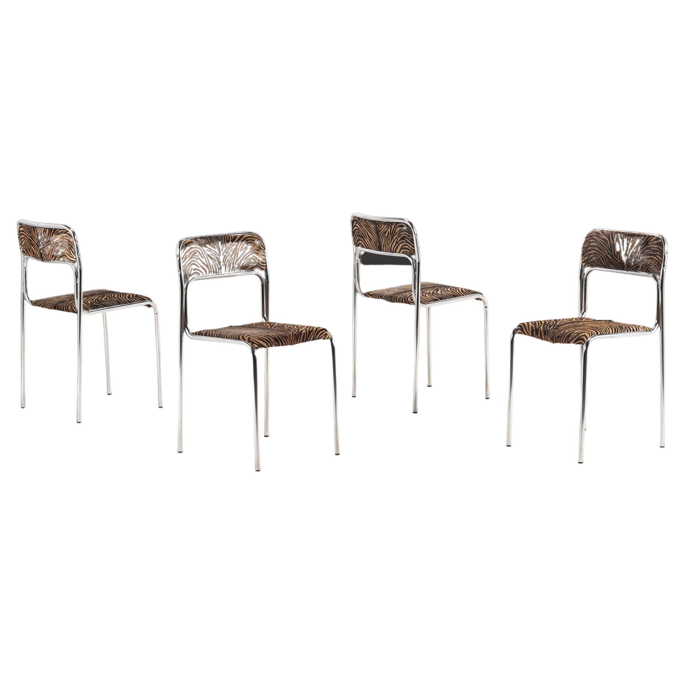 Ensemble de quatre chaises de salle à manger italiennes « 4 » attribuées à Otto Gerdau, Italie, vers 1970