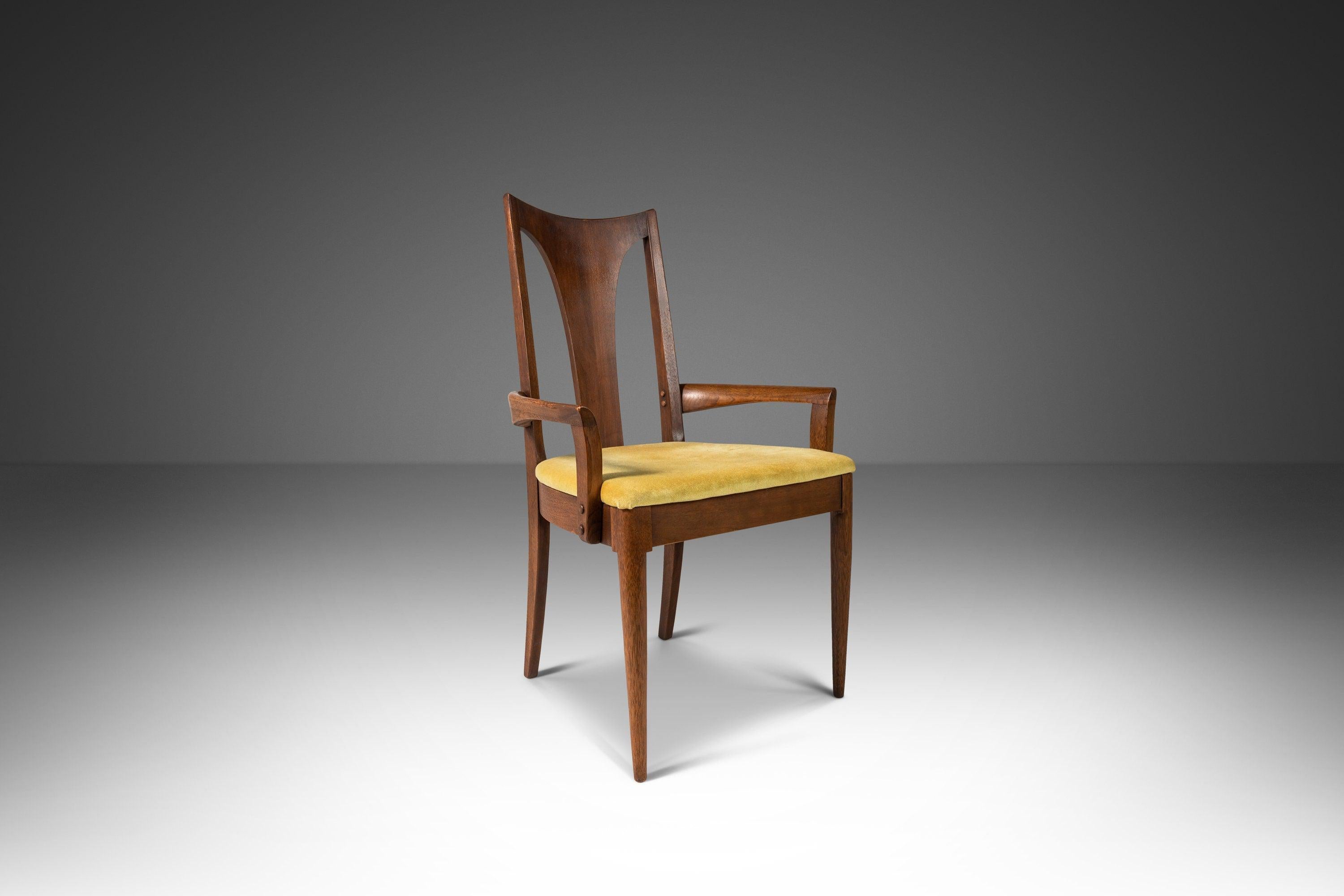 Mid-Century Modern Set of Four (4) Mid Century Modern Brasilia Dining Chairs in Walnut by Broyhill