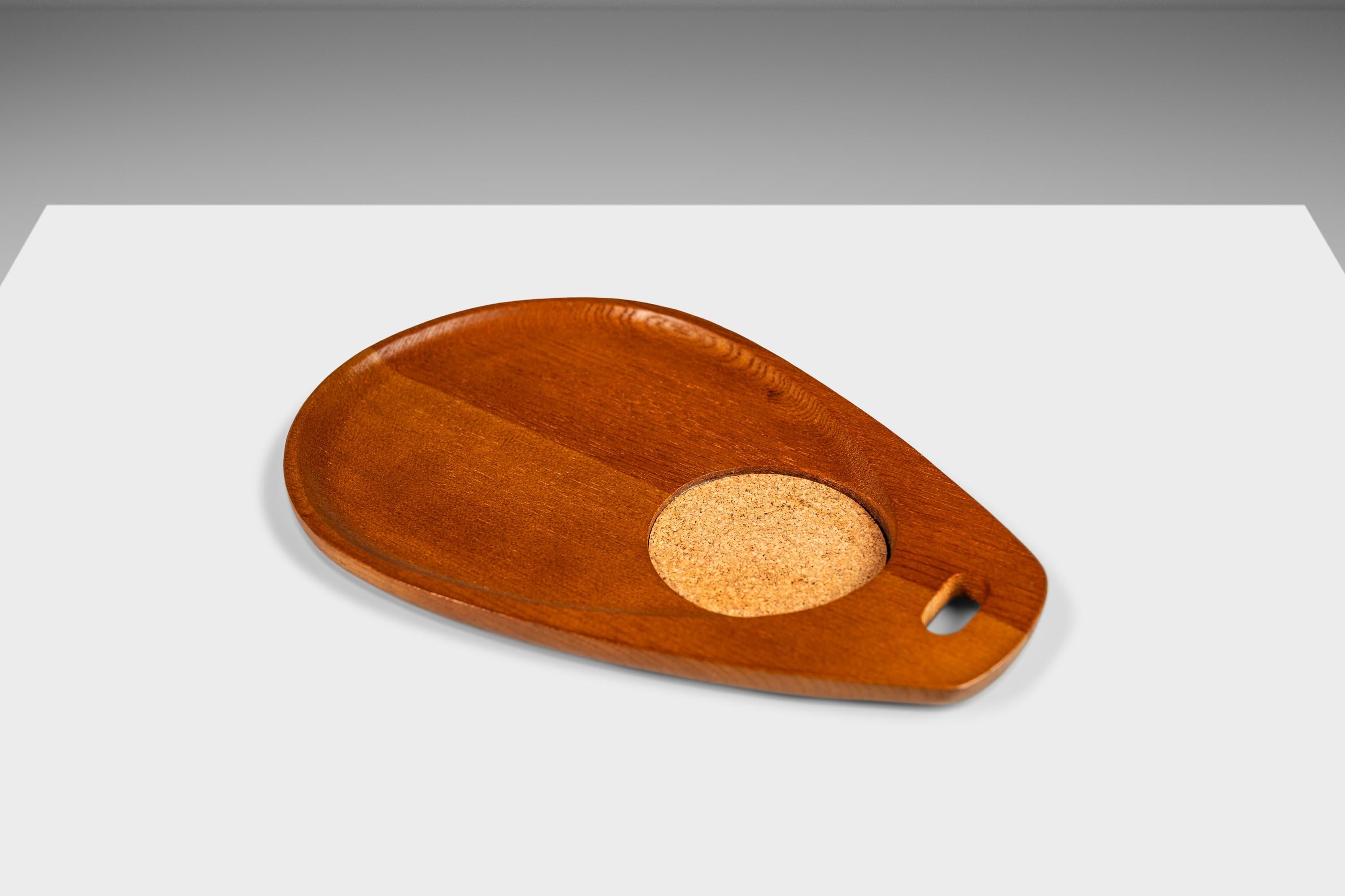 Set of Four (4) Mid-Century Modern Serving Trays in Solid Teak, Japan, c. 1970's For Sale 1