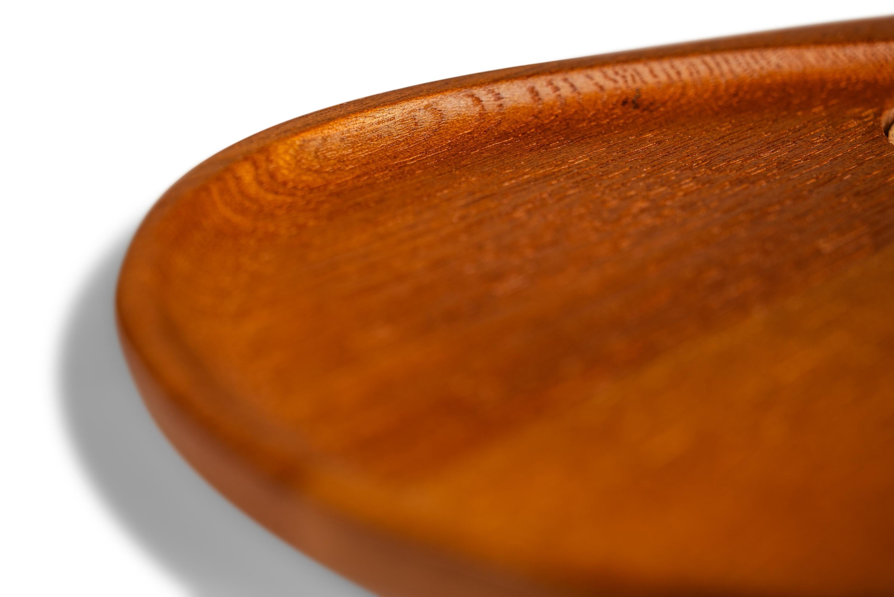 Set of Four (4) Mid-Century Modern Serving Trays in Solid Teak, Japan, c. 1970's For Sale 2