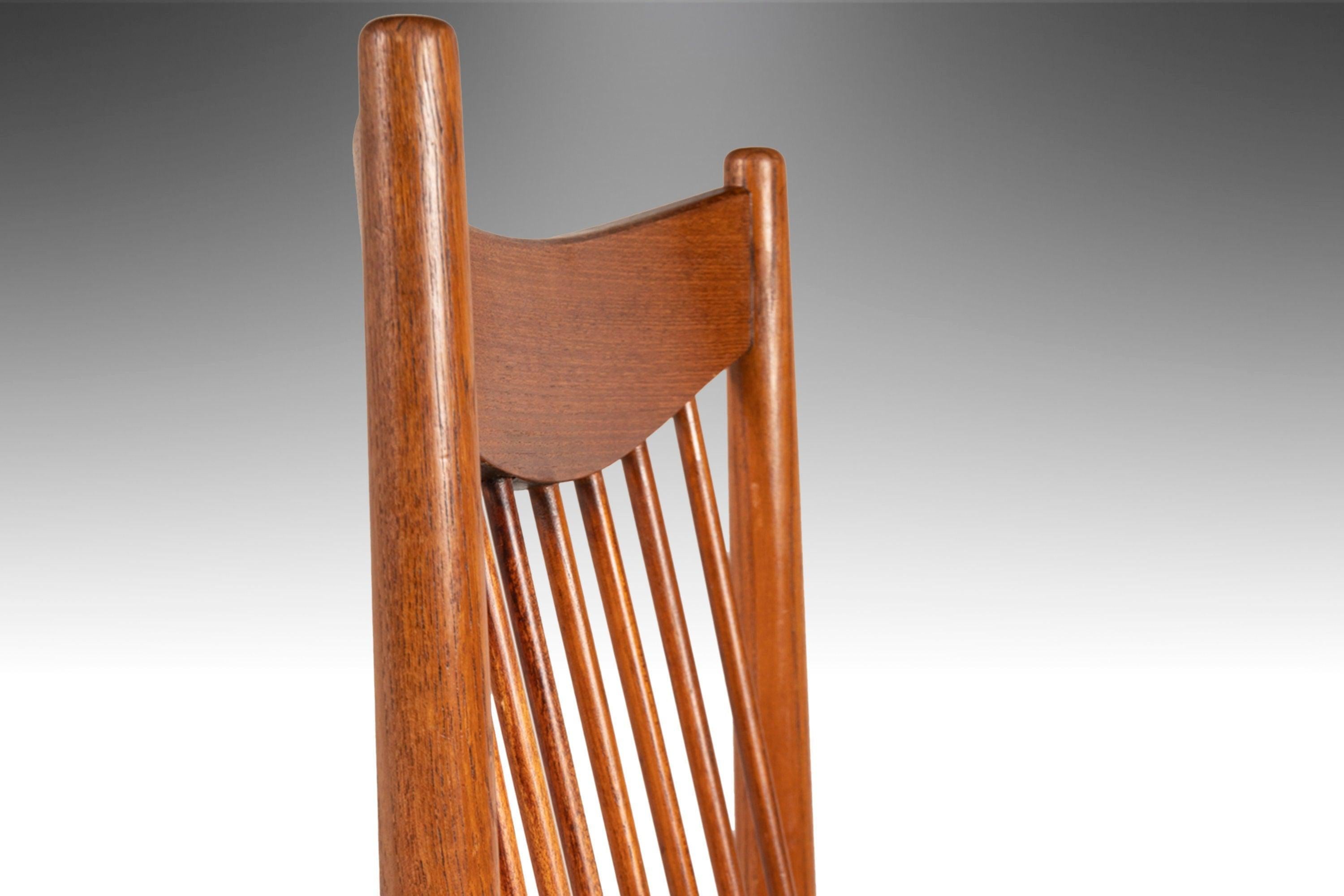 Ensemble de quatre chaises de salle à manger à dossier fuselé, modèle 422, par Arne Vodder pour Sibast en vente 1