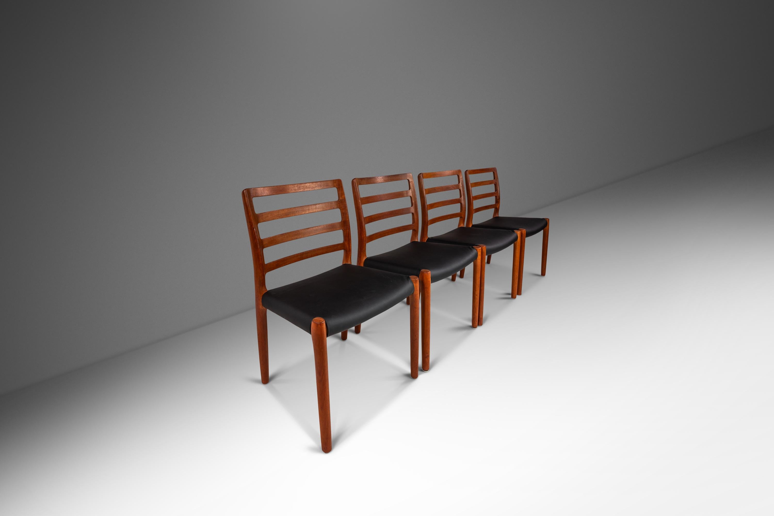 Ensemble de quatre chaises de salle à manger à dossier échelonné 4 Model 85 par Niels Møller pour J.L. Møller en vente 5