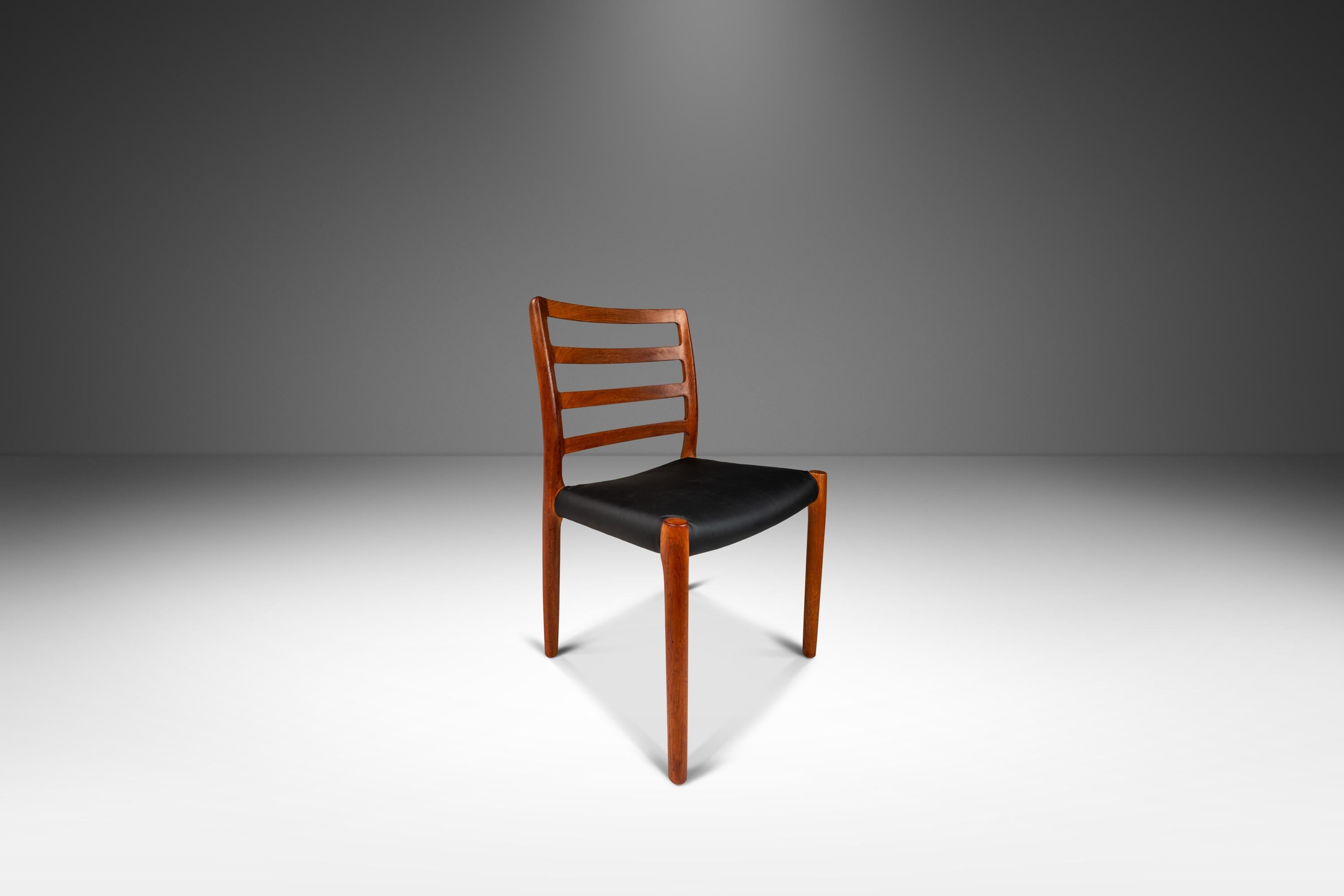 Ensemble de quatre chaises de salle à manger à dossier échelonné 4 Model 85 par Niels Møller pour J.L. Møller en vente 7