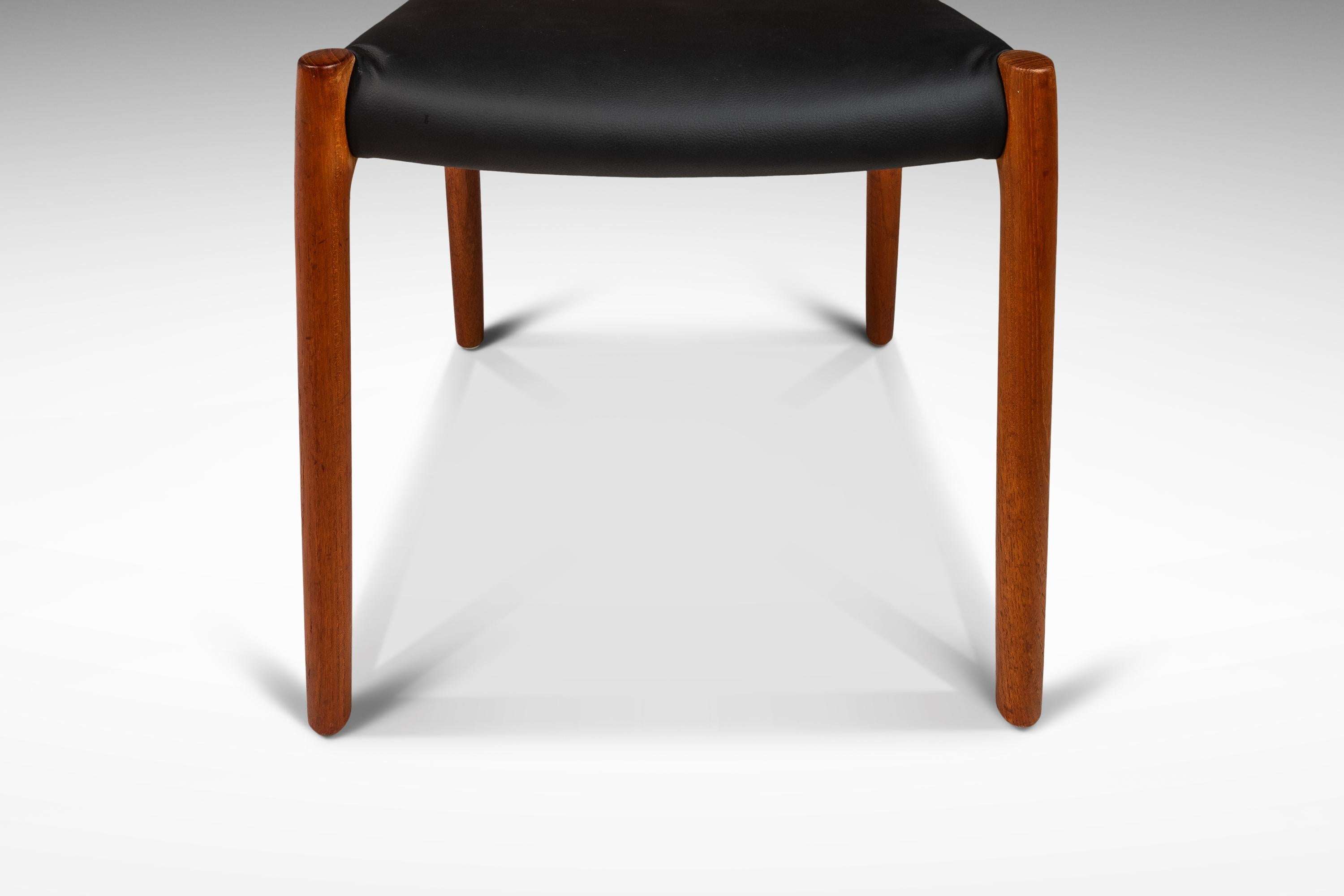 Ensemble de quatre chaises de salle à manger à dossier échelonné 4 Model 85 par Niels Møller pour J.L. Møller en vente 11