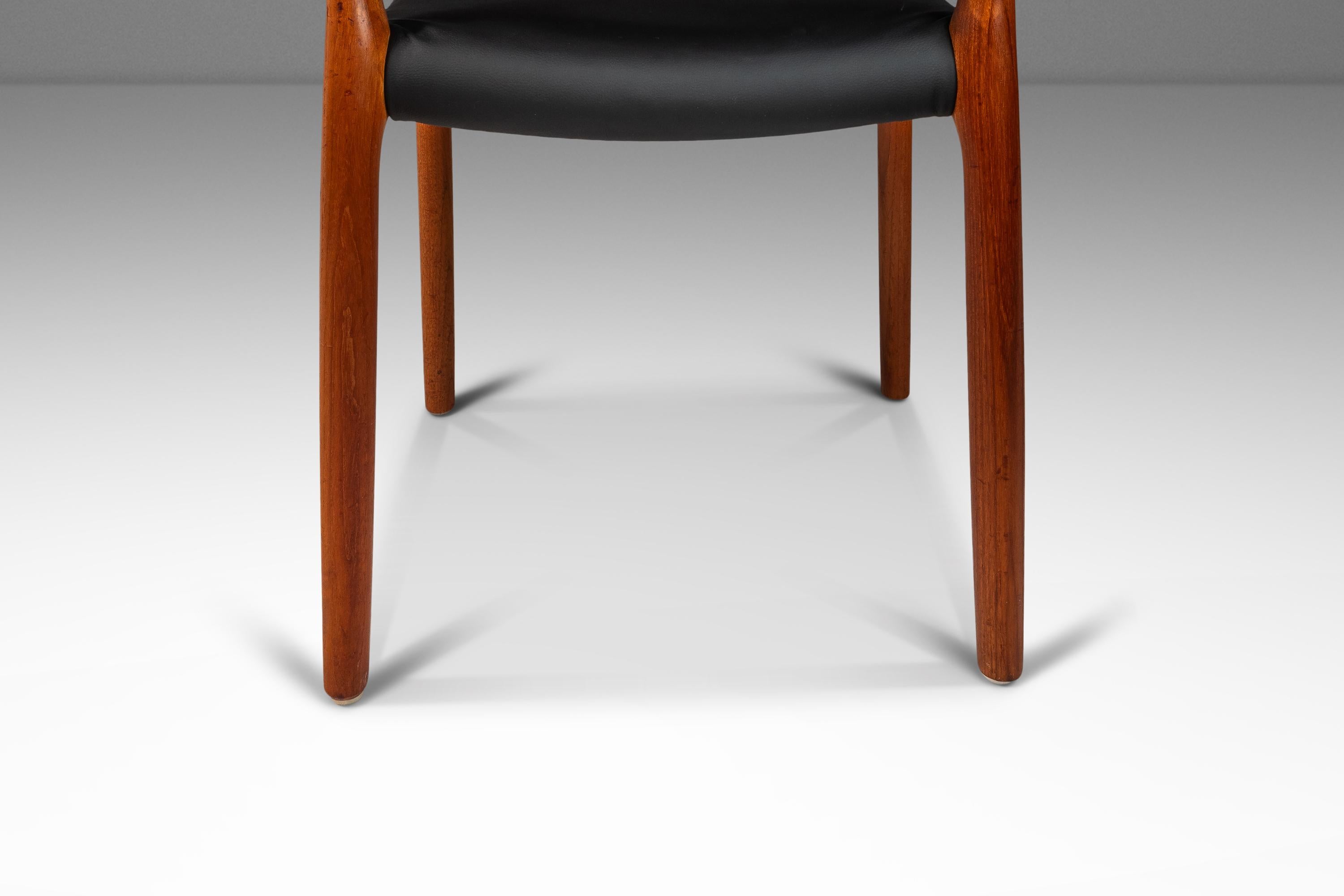 Ensemble de quatre chaises de salle à manger à dossier échelonné 4 Model 85 par Niels Møller pour J.L. Møller en vente 13