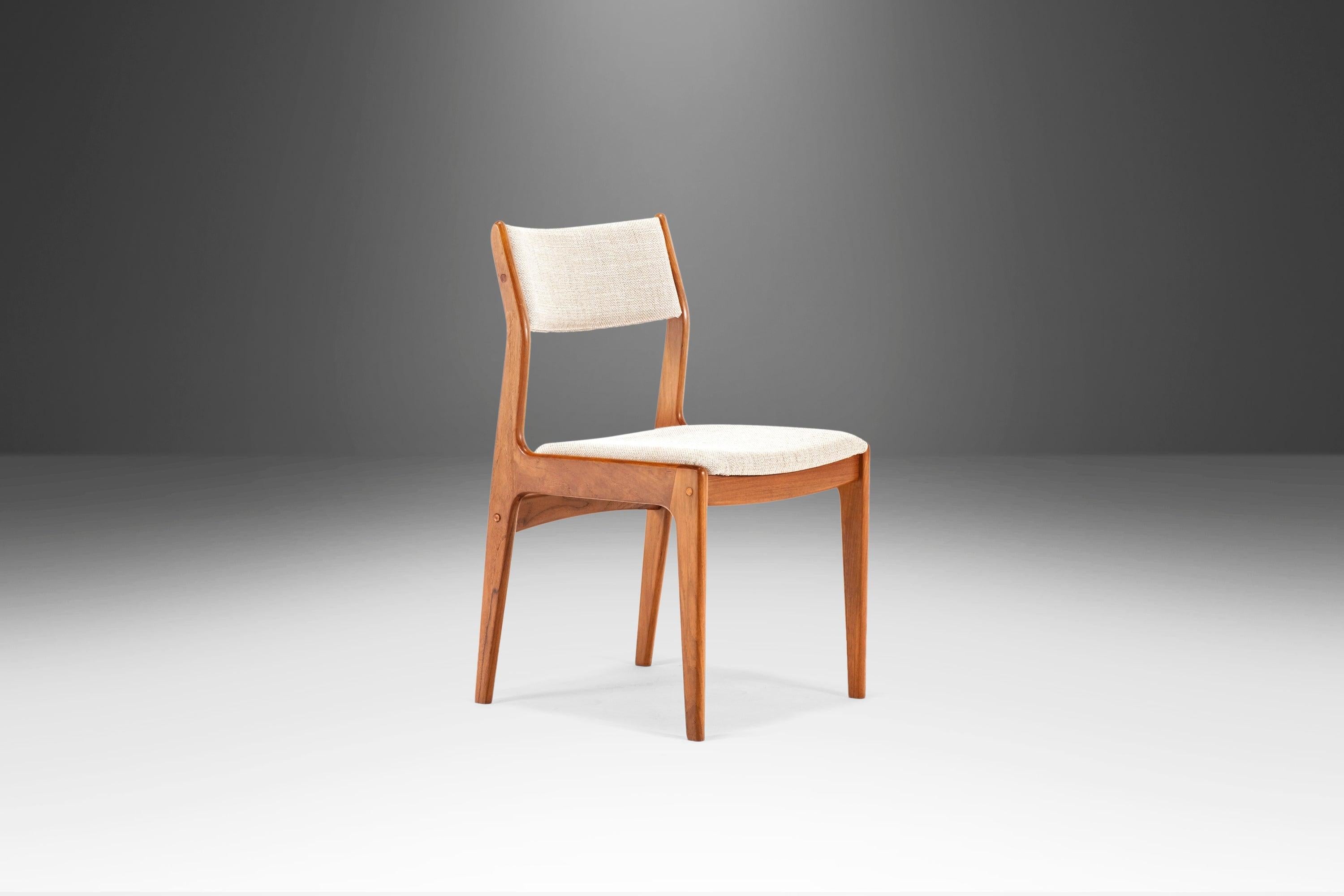 Scandinavian Modern Set of Four '4' Scandinavian Styled Teak Dining Chairs w/ Oatmeal Fabric 