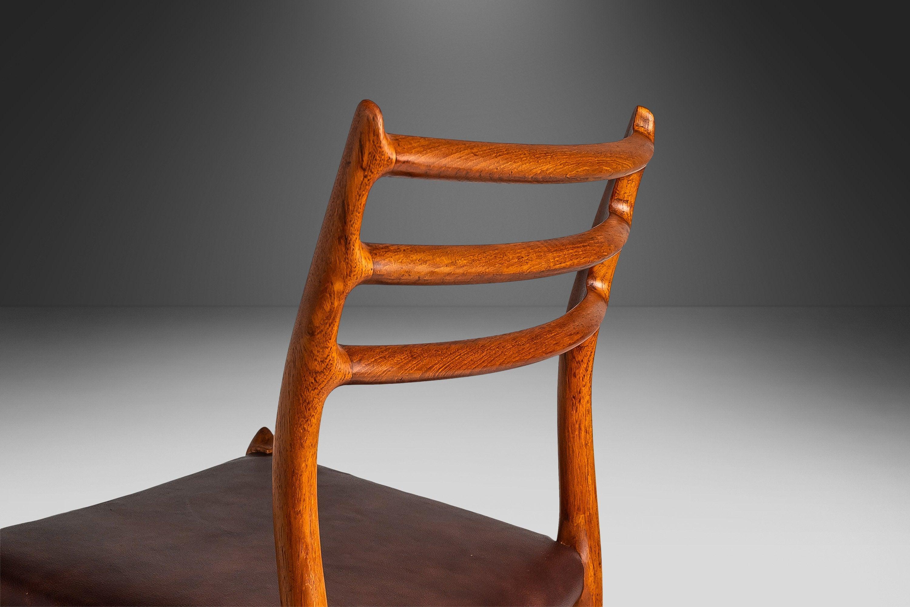 Conçue par le visionnaire Niels Otto Møller en 1962, la chaise modèle 78 représente l'apogée de sa carrière de designer, qui a contribué à l'essor du célèbre mouvement moderne scandinave qui a balayé l'Europe d'après-guerre et, finalement, les