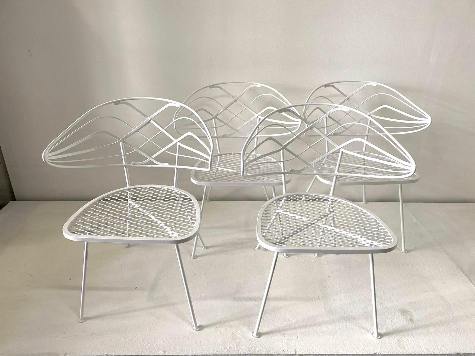 Américain Lot de quatre chaises de jardin vintage « 4 » en fer de style Klismos en vente