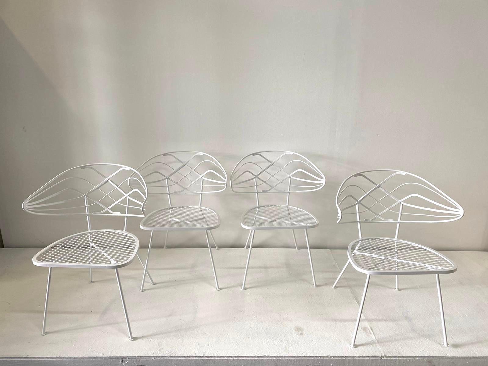Lot de quatre chaises de jardin vintage « 4 » en fer de style Klismos en vente 1