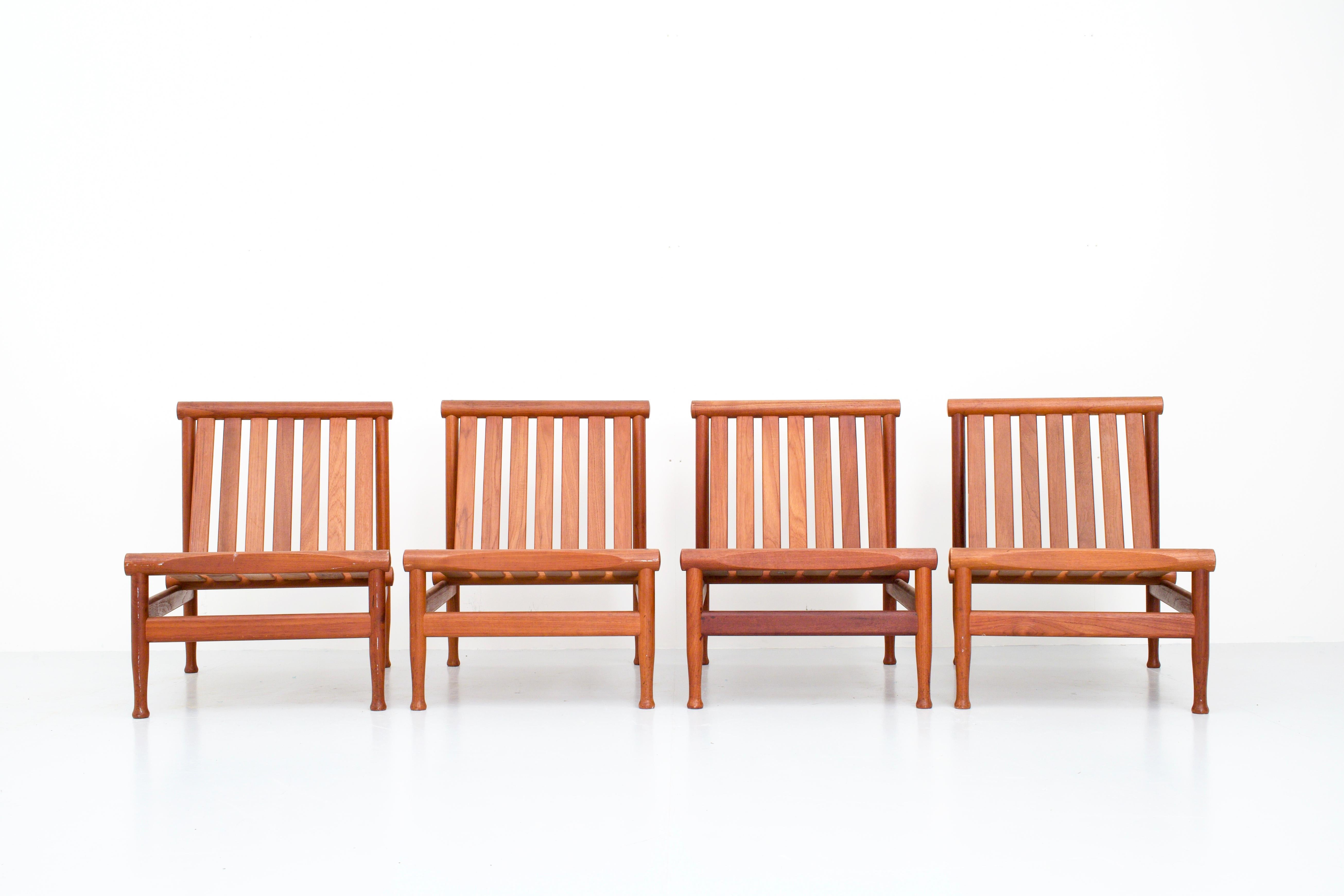 Milieu du XXe siècle Ensemble de quatre chaises longues '501' de Kai Lyngfeld Larsen en teck, Danemark, années 1950 en vente